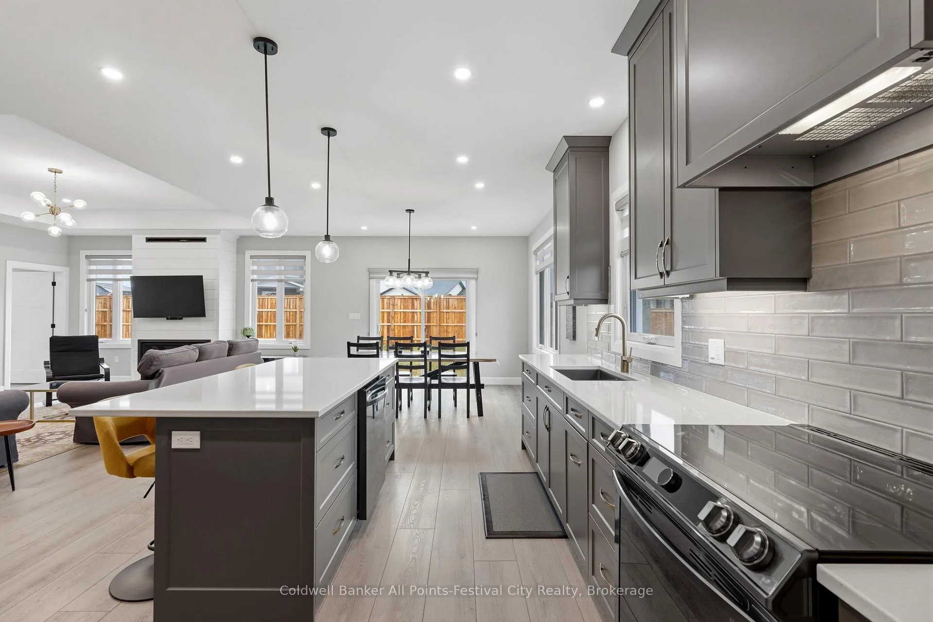 Photo 2 of 467 Warren Street, Goderich, Goderich (Town) — HOMEH