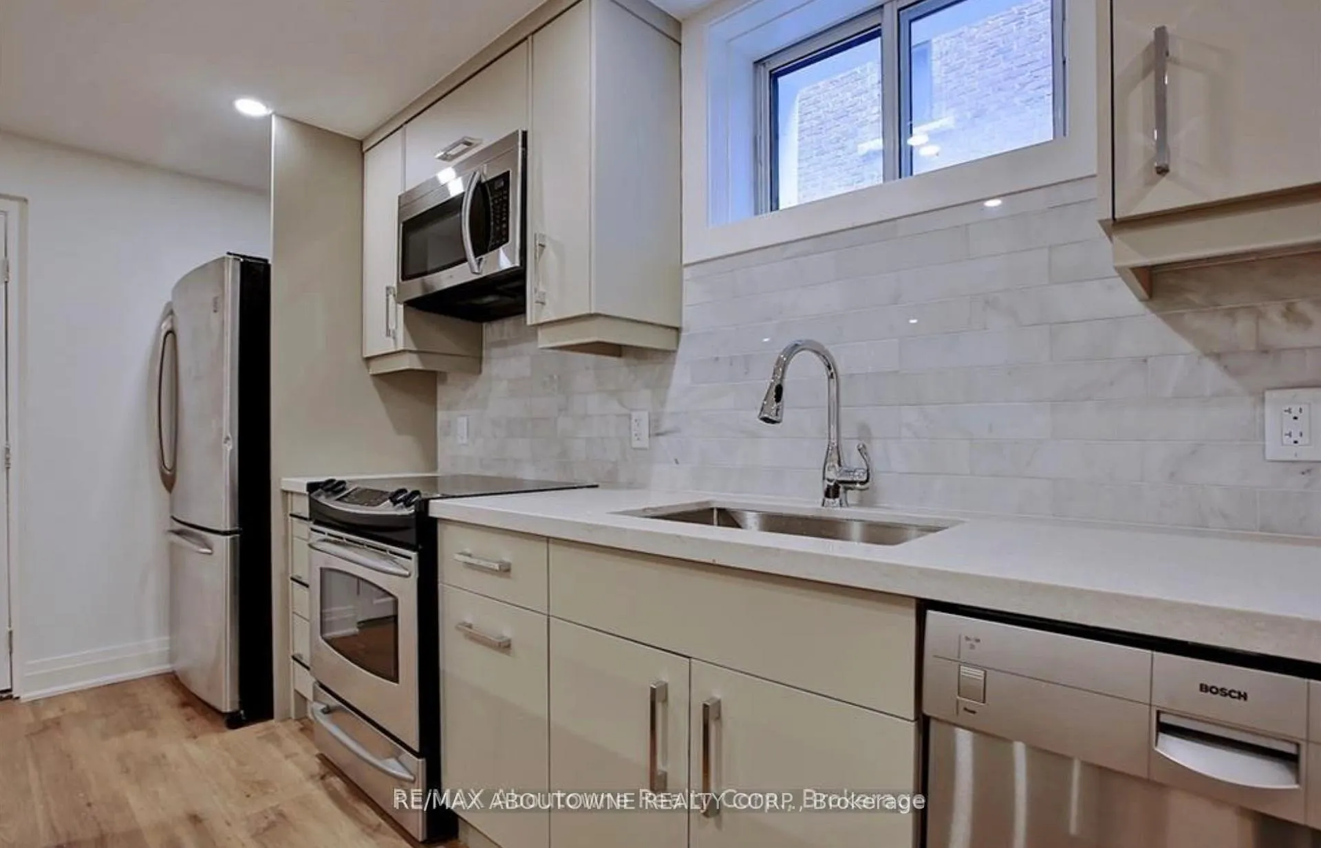Photo 6 of Unit Lower, 136 Westside Drive, Oakville, Central — HOMEH