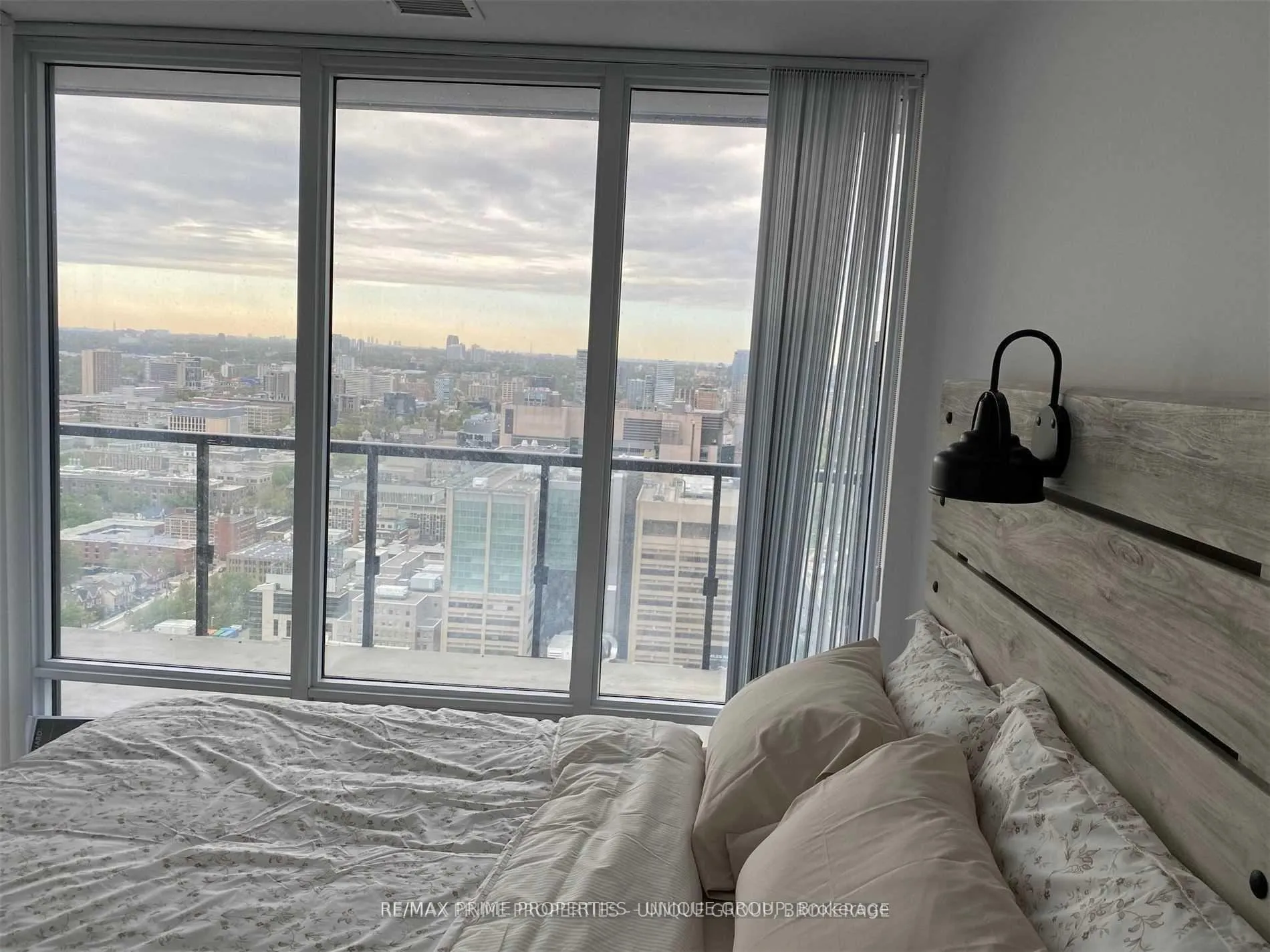 Photo 2 of Unit 2916, 488 University Avenue, Toronto, University — HOMEH