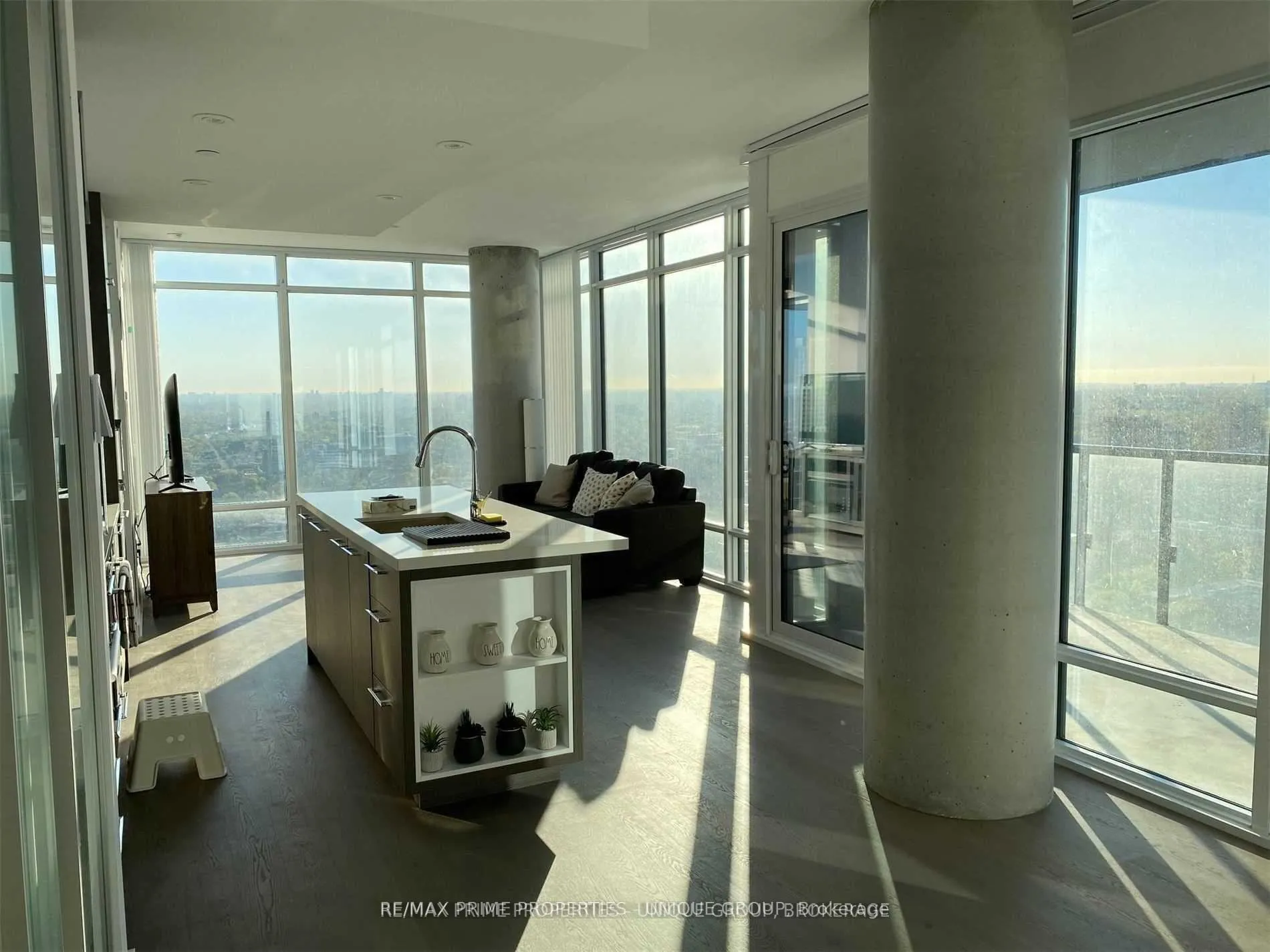 Photo 5 of Unit 2916, 488 University Avenue, Toronto, University — HOMEH