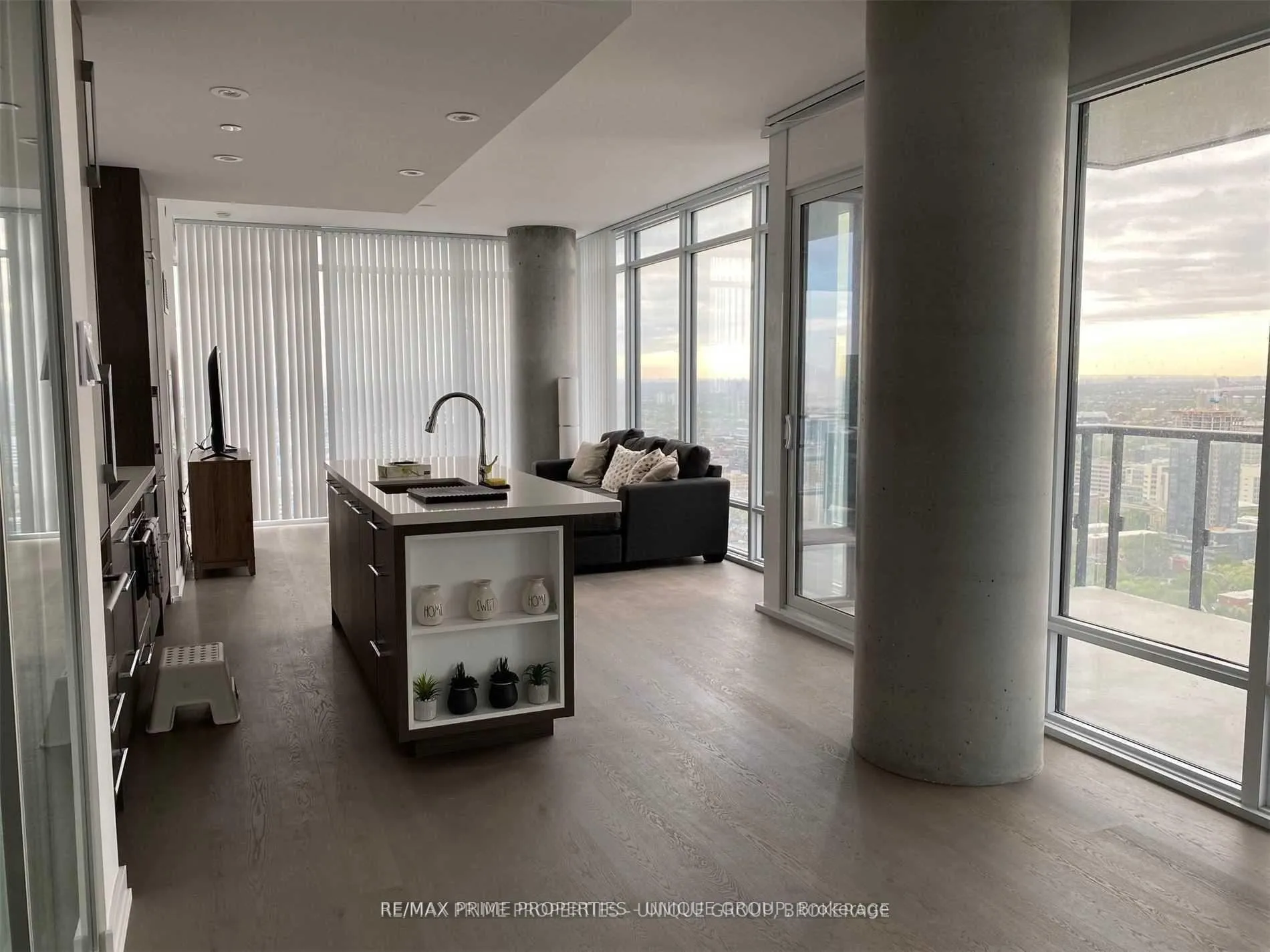 Photo 19 of Unit 2916, 488 University Avenue, Toronto, University — HOMEH