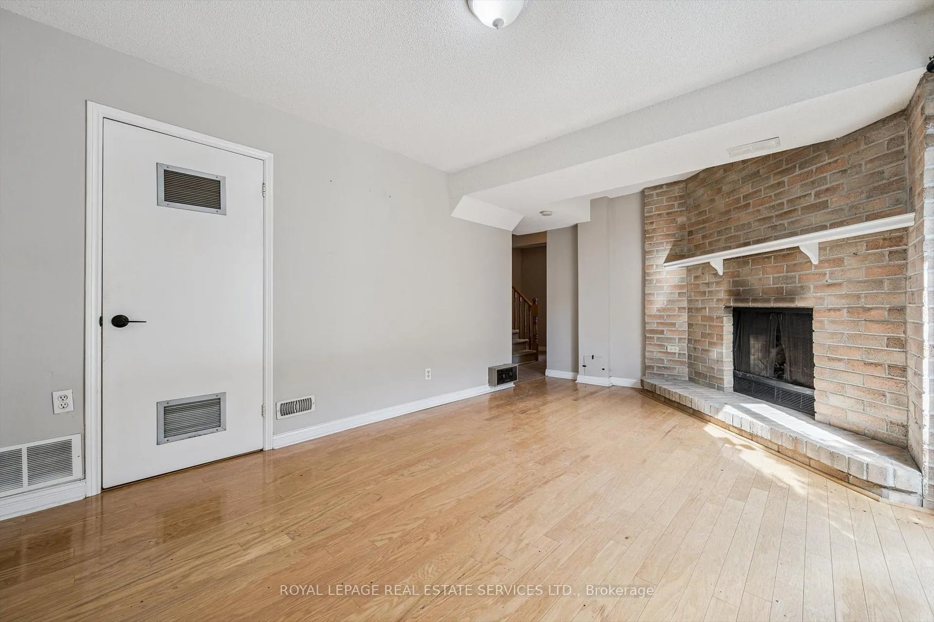 Photo 11 of Unit 22, 2299 Marine Drive, Oakville, Bronte — HOMEH