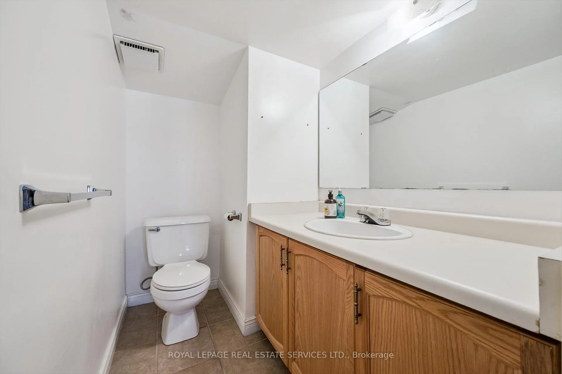 Photo 12 of Unit 22, 2299 Marine Drive, Oakville, Bronte — HOMEH