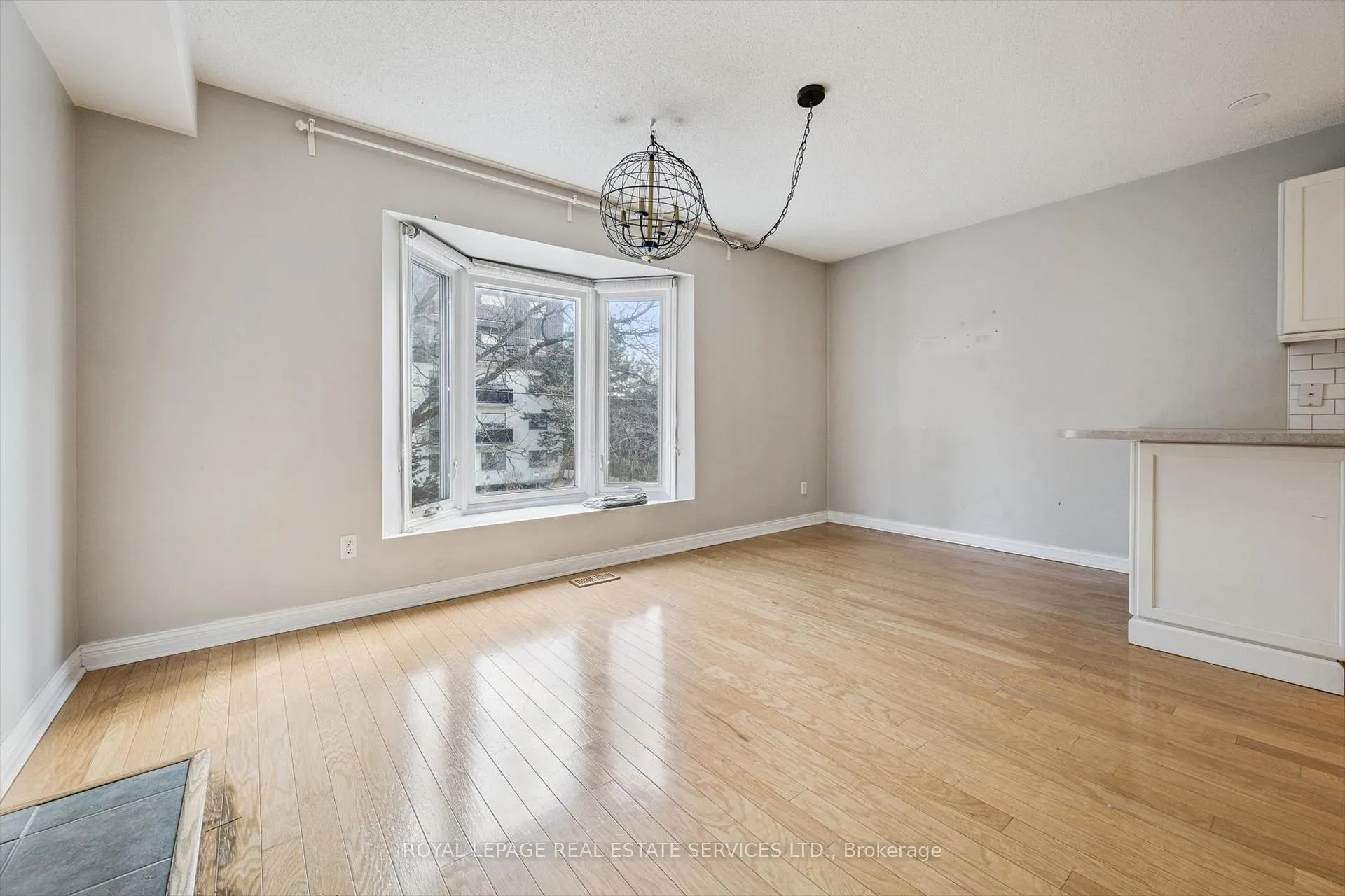 Photo 13 of Unit 22, 2299 Marine Drive, Oakville, Bronte — HOMEH