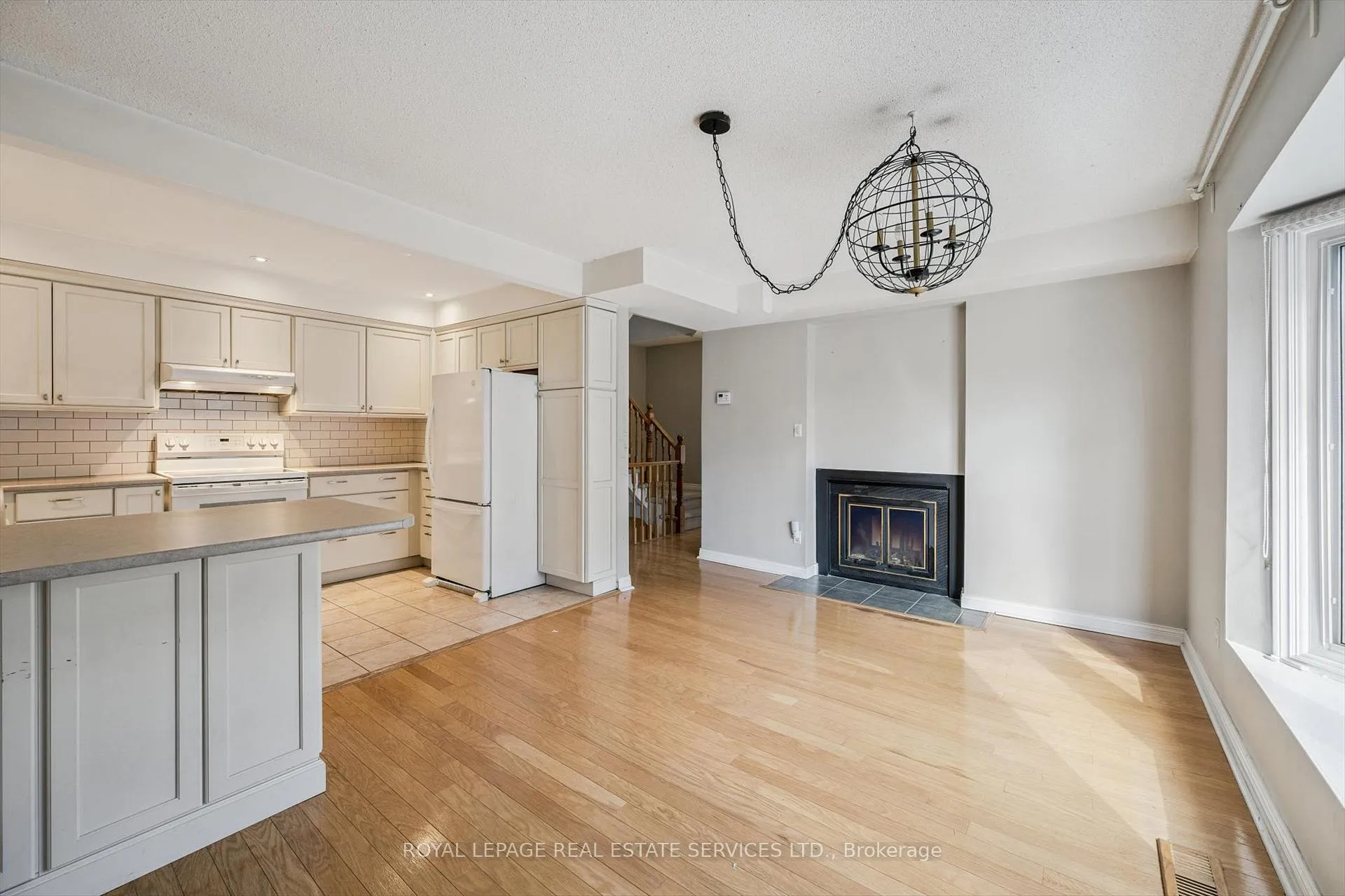 Photo 16 of Unit 22, 2299 Marine Drive, Oakville, Bronte — HOMEH