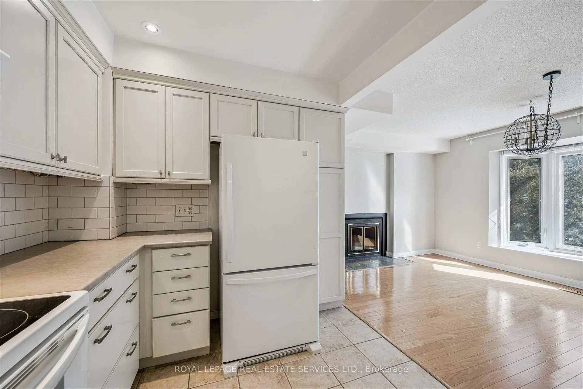 Photo 19 of Unit 22, 2299 Marine Drive, Oakville, Bronte — HOMEH