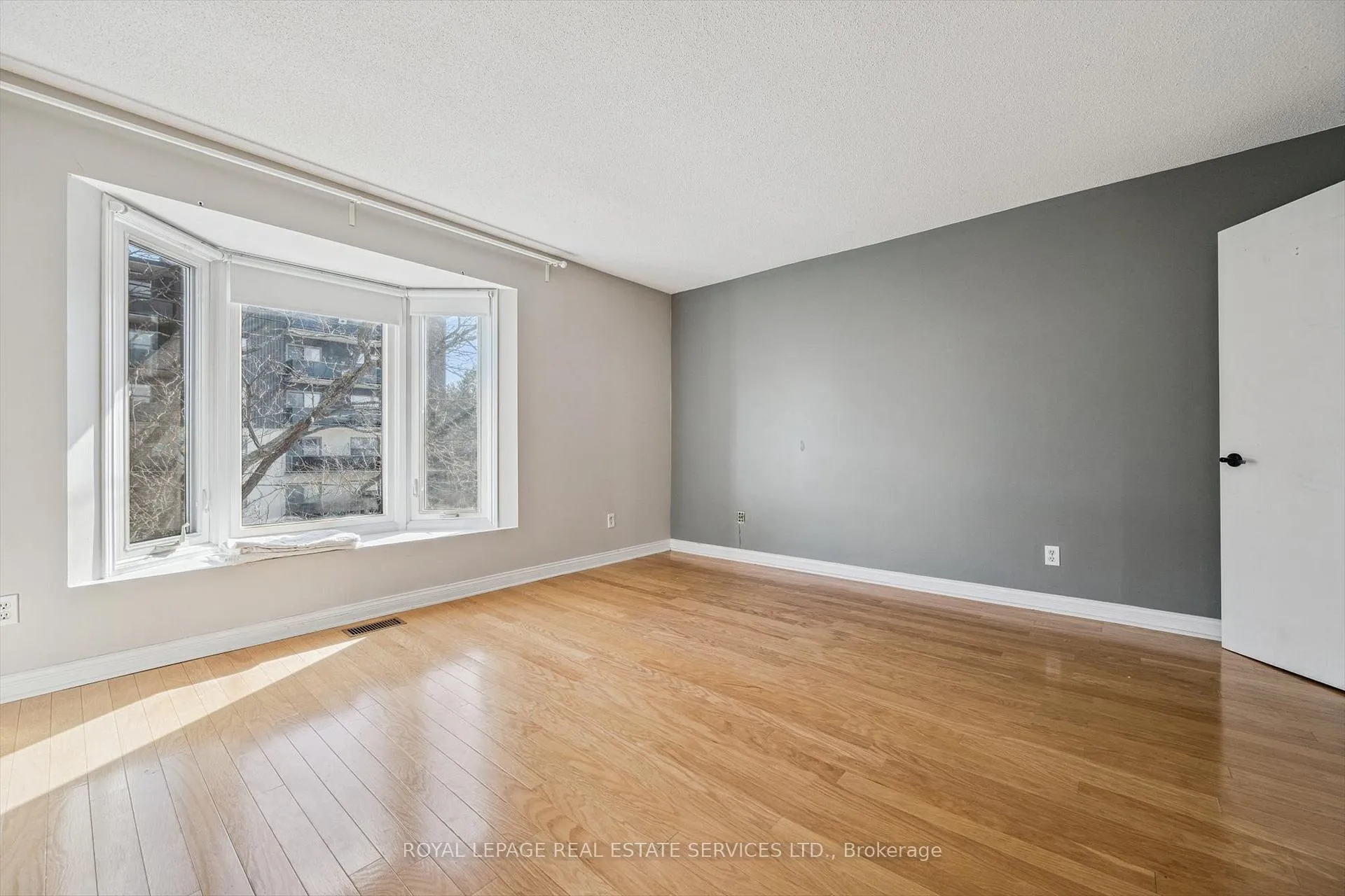 Photo 25 of Unit 22, 2299 Marine Drive, Oakville, Bronte — HOMEH