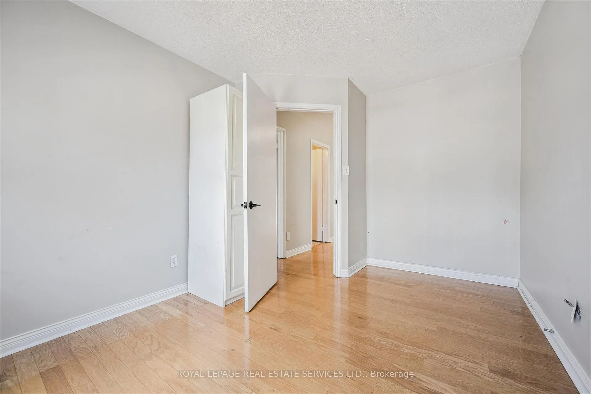 Photo 32 of Unit 22, 2299 Marine Drive, Oakville, Bronte — HOMEH
