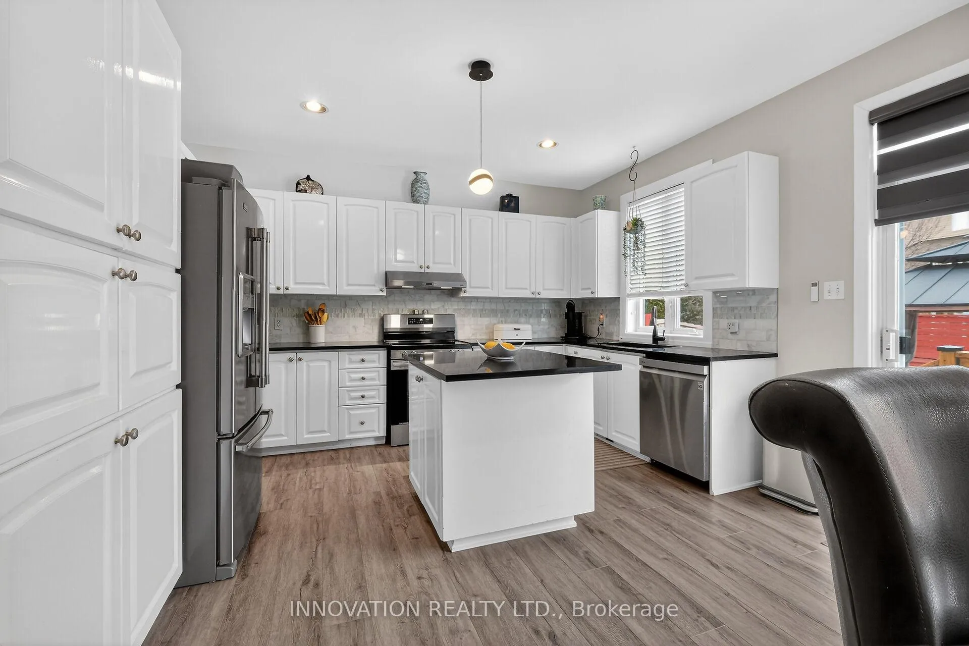 Photo 4 of 59 Farmfield Crescent, Ottawa, Kanata - Emerald Meadows/Trailwest — HOMEH
