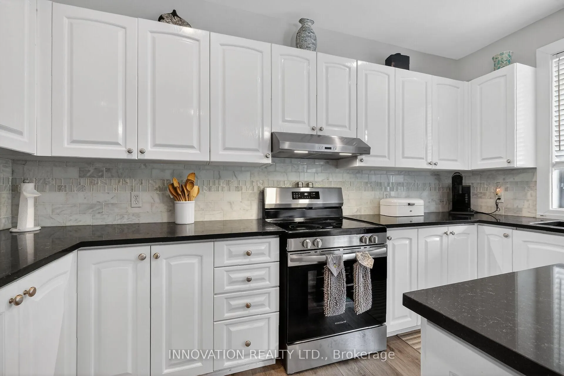 Photo 6 of 59 Farmfield Crescent, Ottawa, Kanata - Emerald Meadows/Trailwest — HOMEH