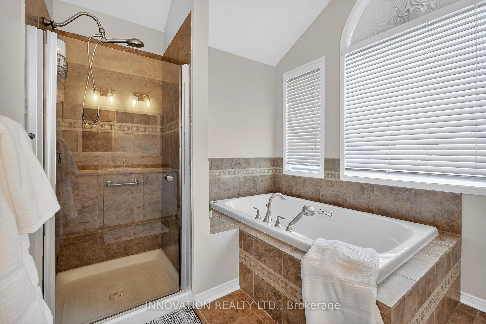 Photo 16 of 59 Farmfield Crescent, Ottawa, Kanata - Emerald Meadows/Trailwest — HOMEH