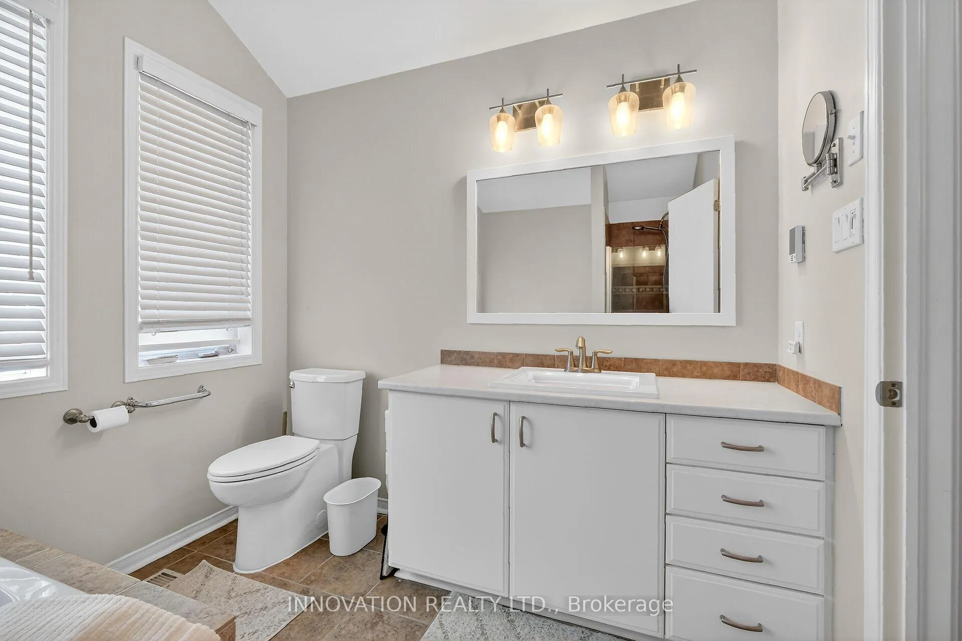 Photo 17 of 59 Farmfield Crescent, Ottawa, Kanata - Emerald Meadows/Trailwest — HOMEH