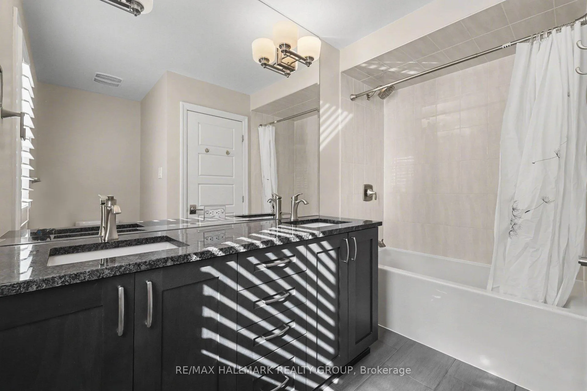 Photo 29 of 125 Solaris Drive E, Ottawa, Kanata - Emerald Meadows/Trailwest — HOMEH