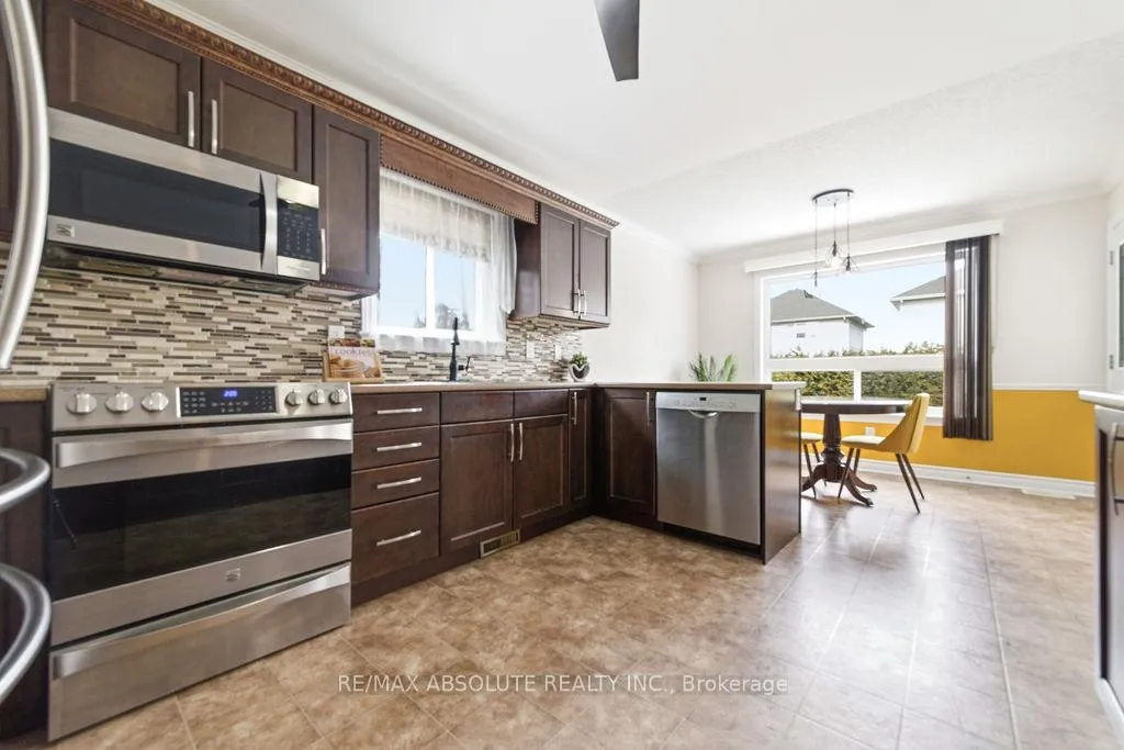 Photo 5 of 39 Bellwood Drive, Arnprior — HOMEH