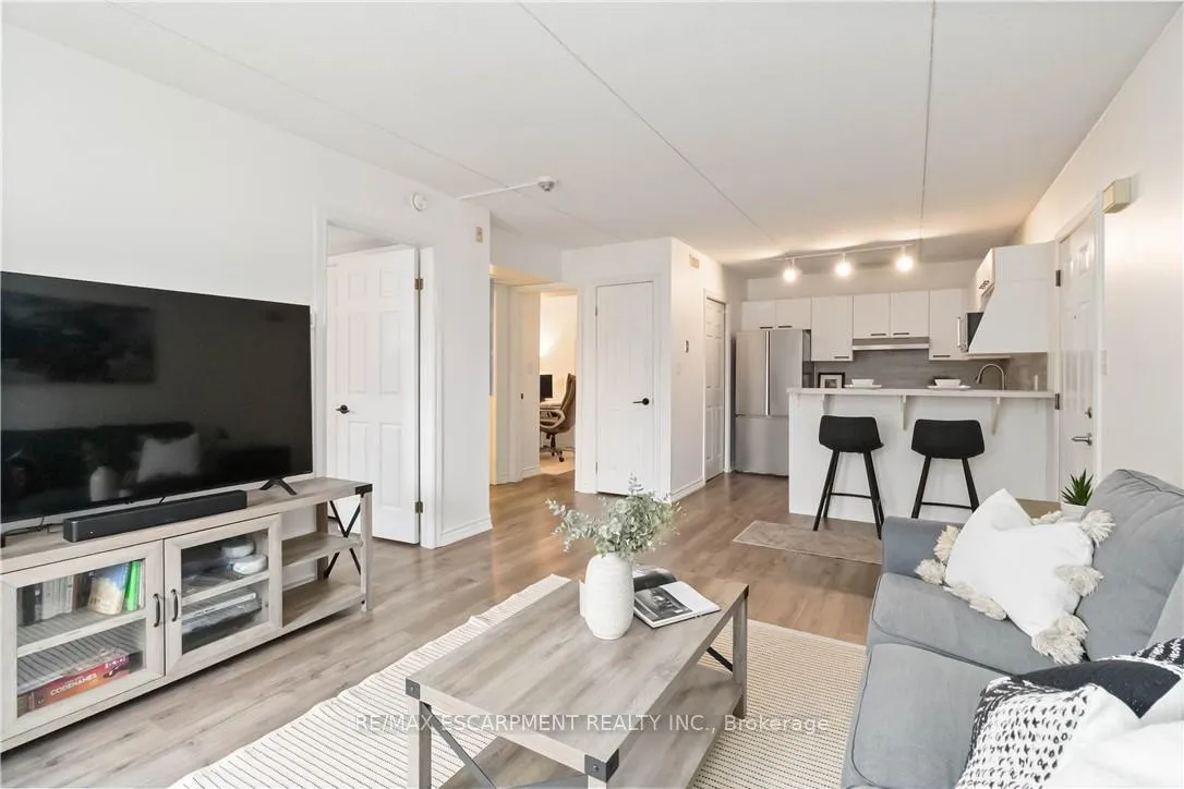 Photo 4 of Unit 222, 2030 Cleaver Avenue, Burlington, Headon — HOMEH