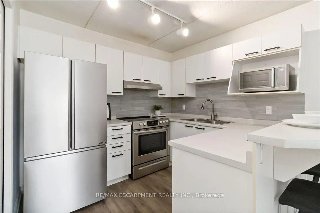 Photo 5 of Unit 222, 2030 Cleaver Avenue, Burlington, Headon — HOMEH