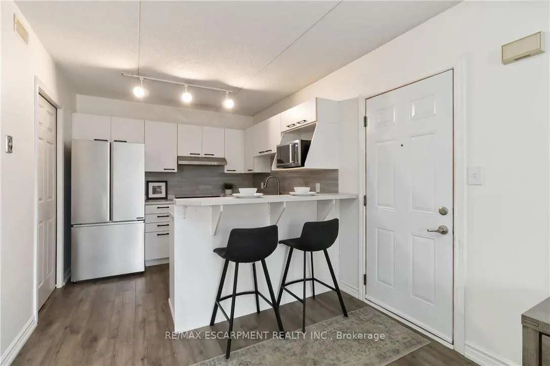 Photo 7 of Unit 222, 2030 Cleaver Avenue, Burlington, Headon — HOMEH