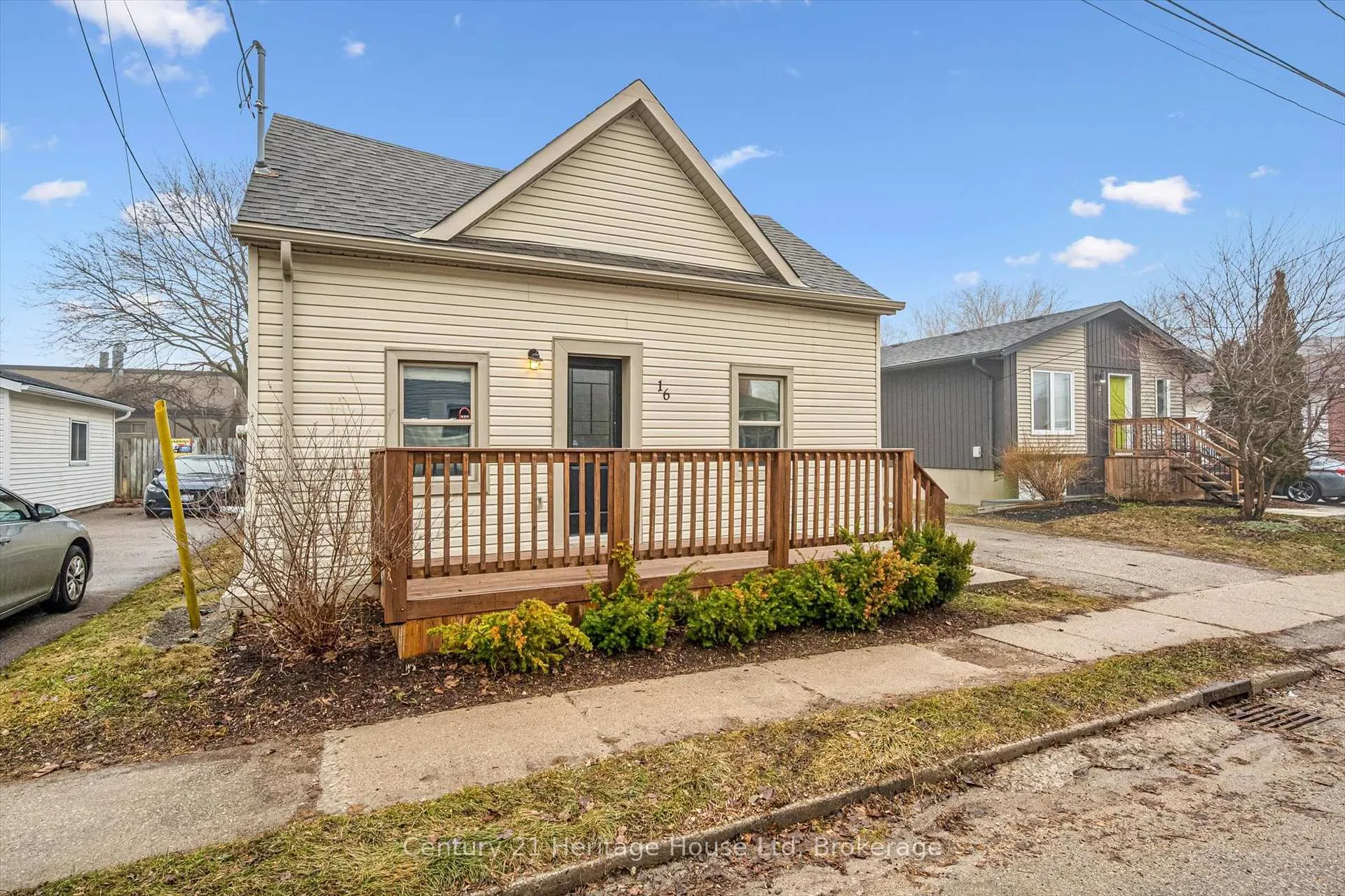 Photo 3 of 16 Hooper Street, Guelph, St. Patrick's Ward — HOMEH