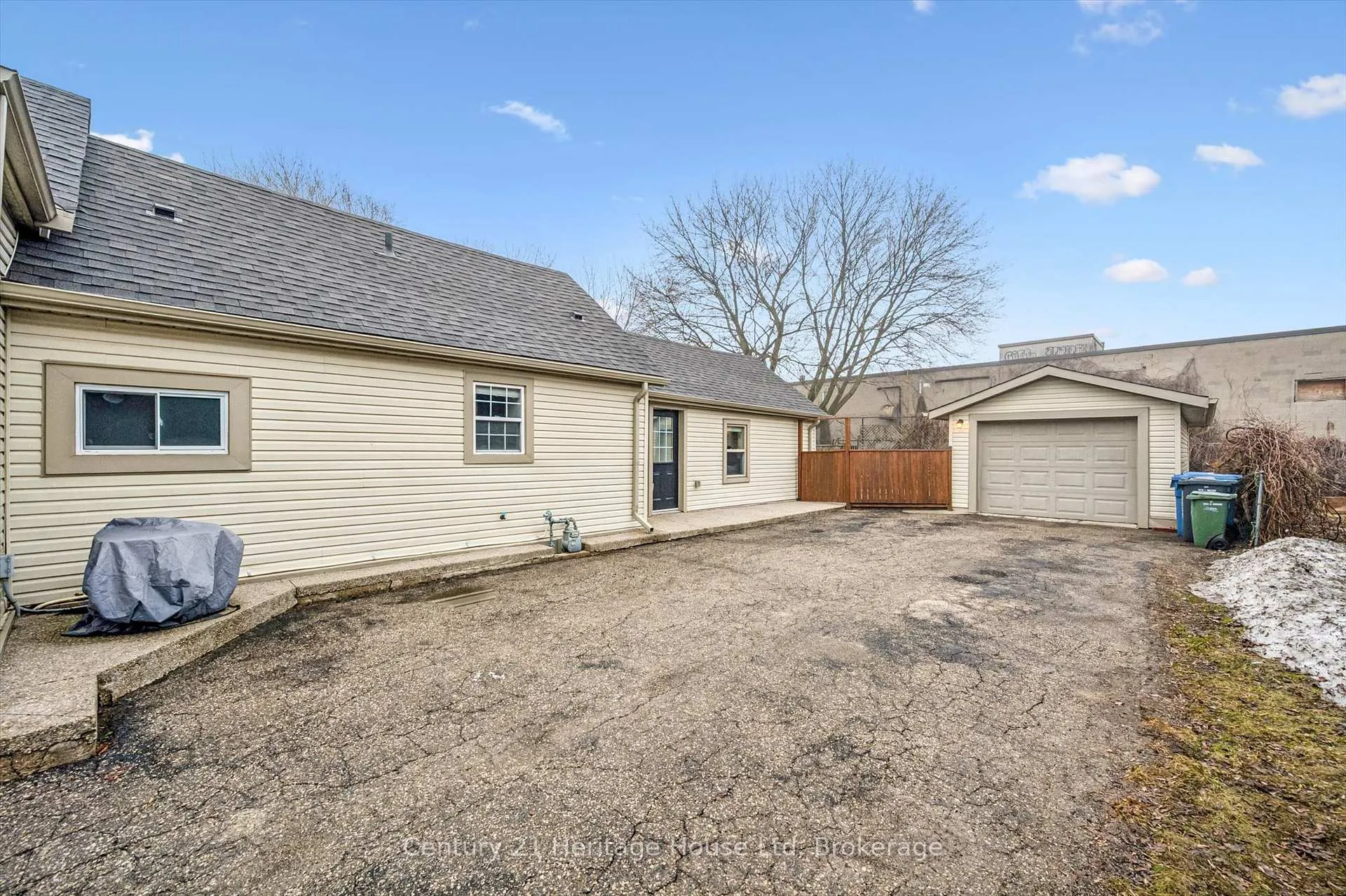 Photo 4 of 16 Hooper Street, Guelph, St. Patrick's Ward — HOMEH