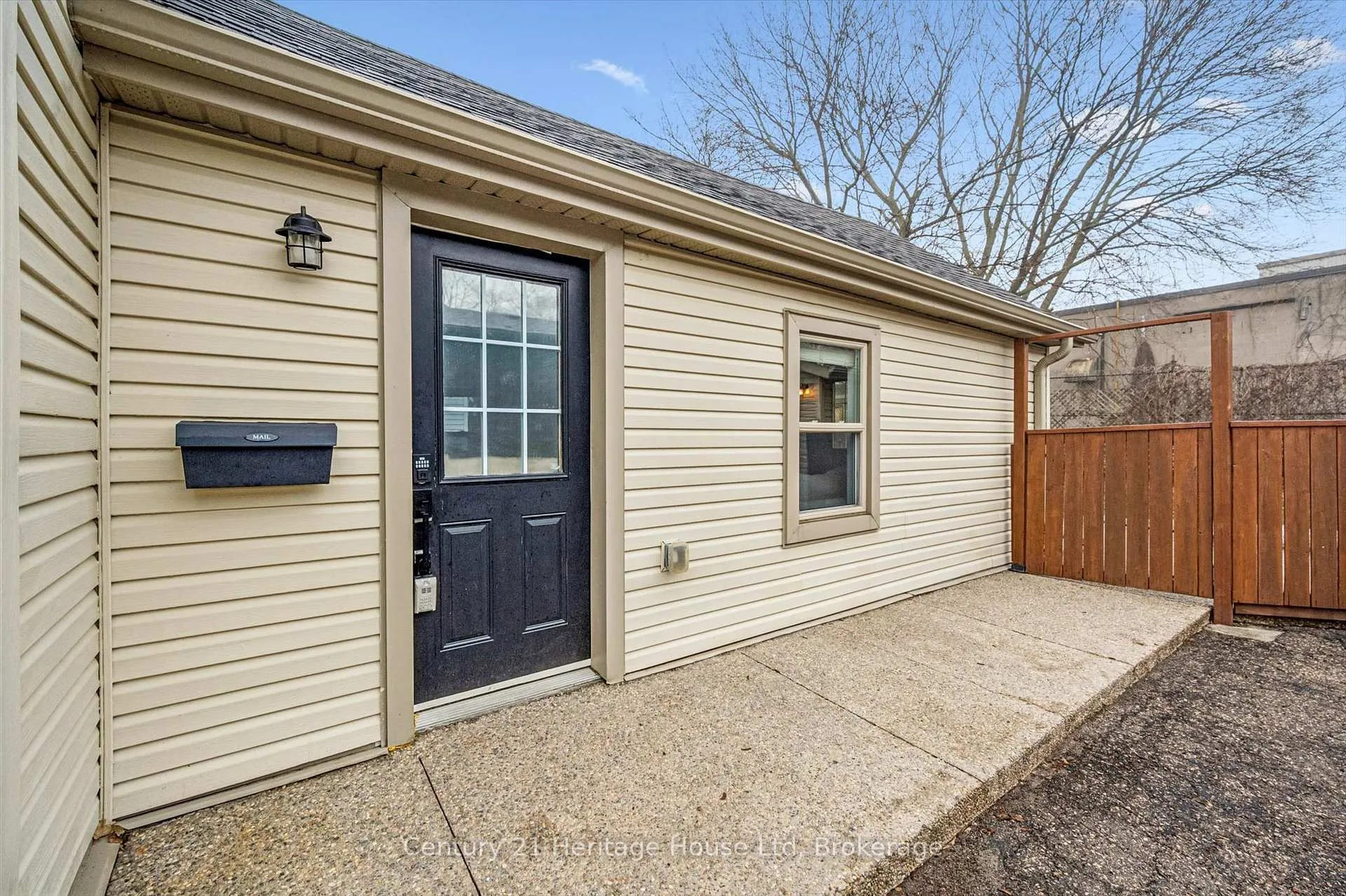 Photo 6 of 16 Hooper Street, Guelph, St. Patrick's Ward — HOMEH