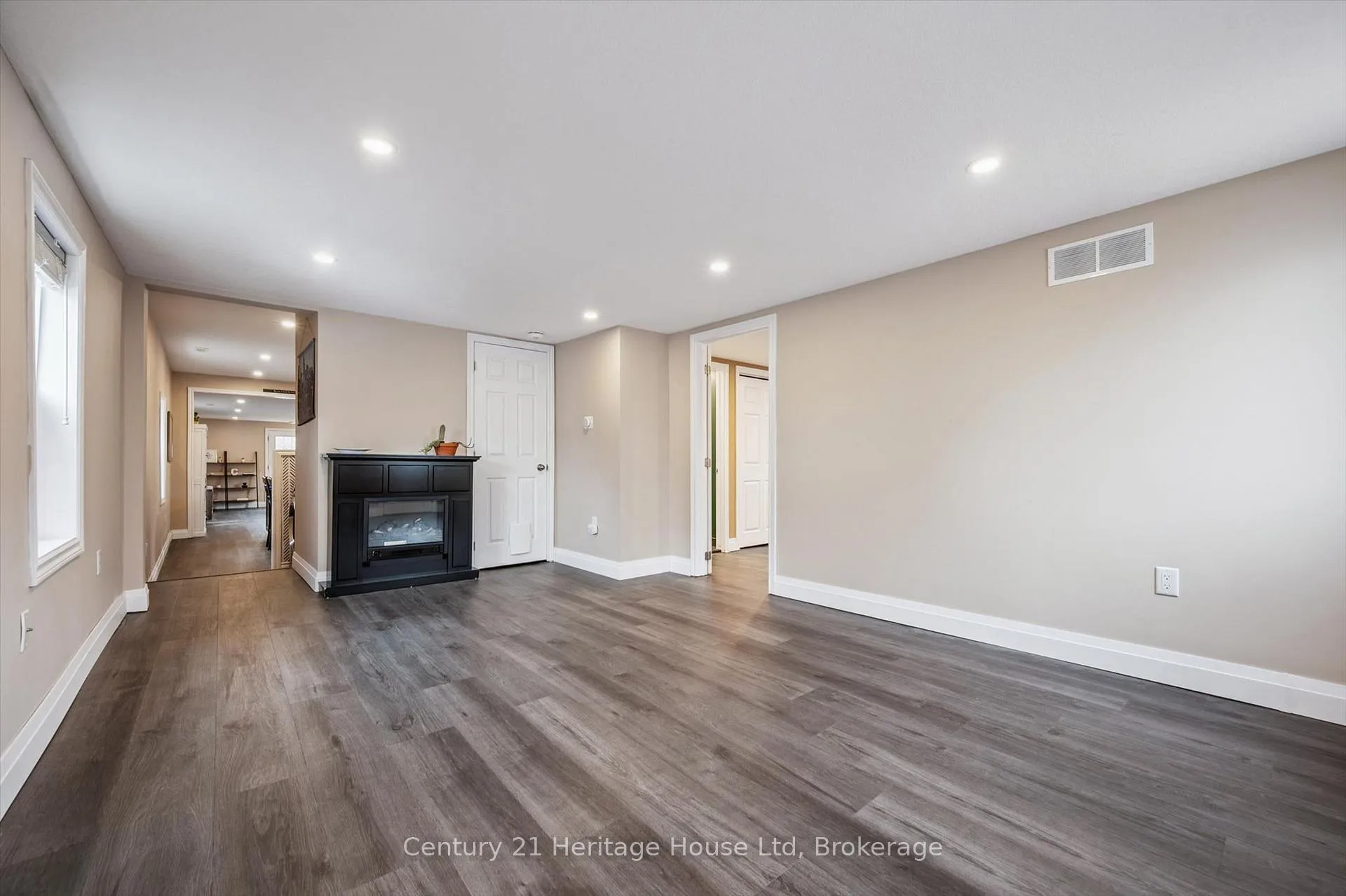Photo 9 of 16 Hooper Street, Guelph, St. Patrick's Ward — HOMEH
