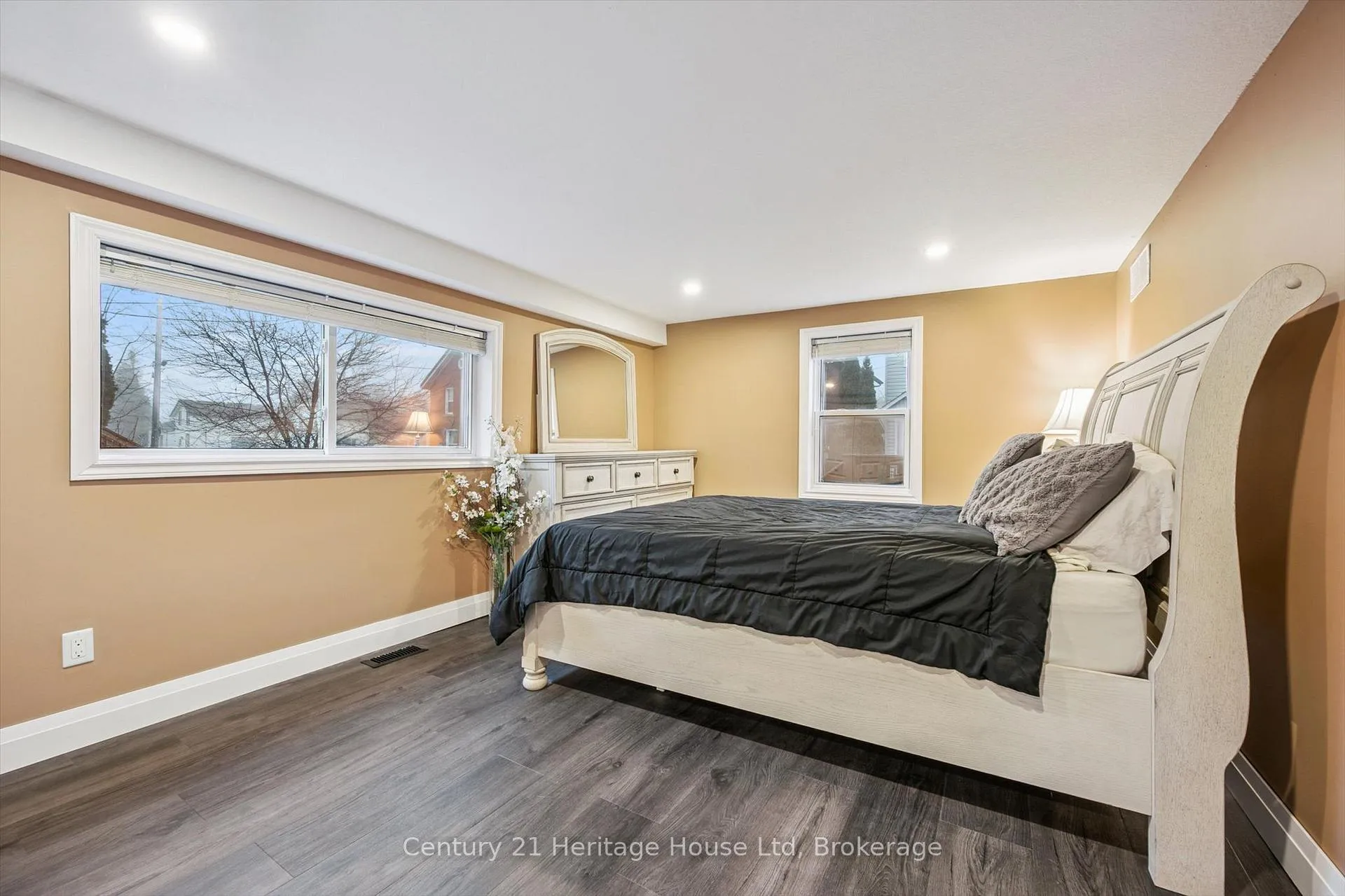 Photo 25 of 16 Hooper Street, Guelph, St. Patrick's Ward — HOMEH