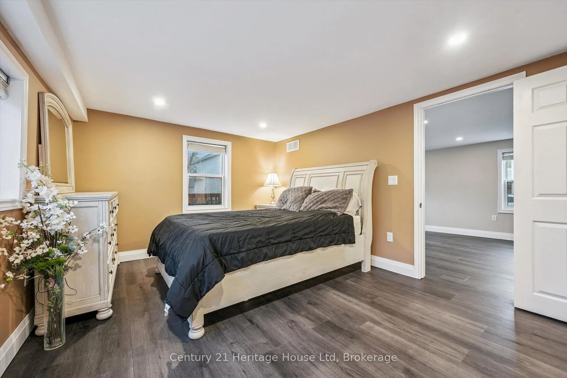 Photo 26 of 16 Hooper Street, Guelph, St. Patrick's Ward — HOMEH