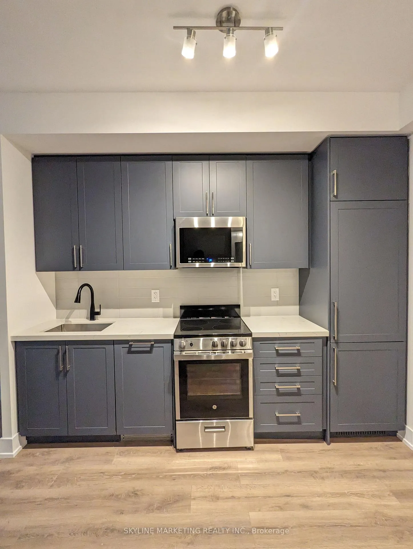 Photo 2 of Unit 326, 2450 Old Bronte Road, Oakville, Westmount — HOMEH