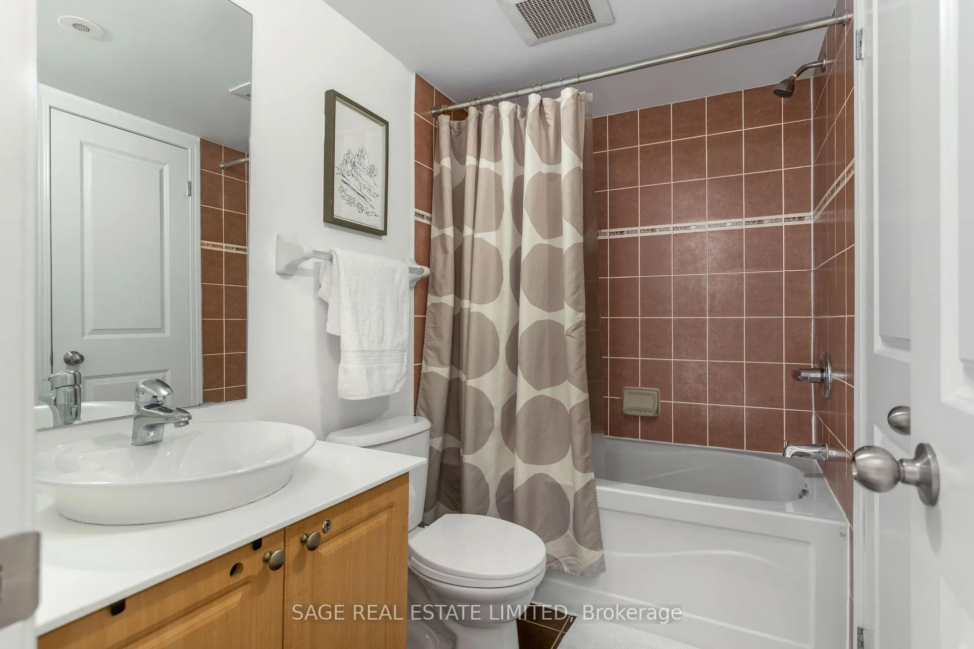 Photo 17 of Unit 4, 817 Dundas Street E, Toronto, South Riverdale — HOMEH