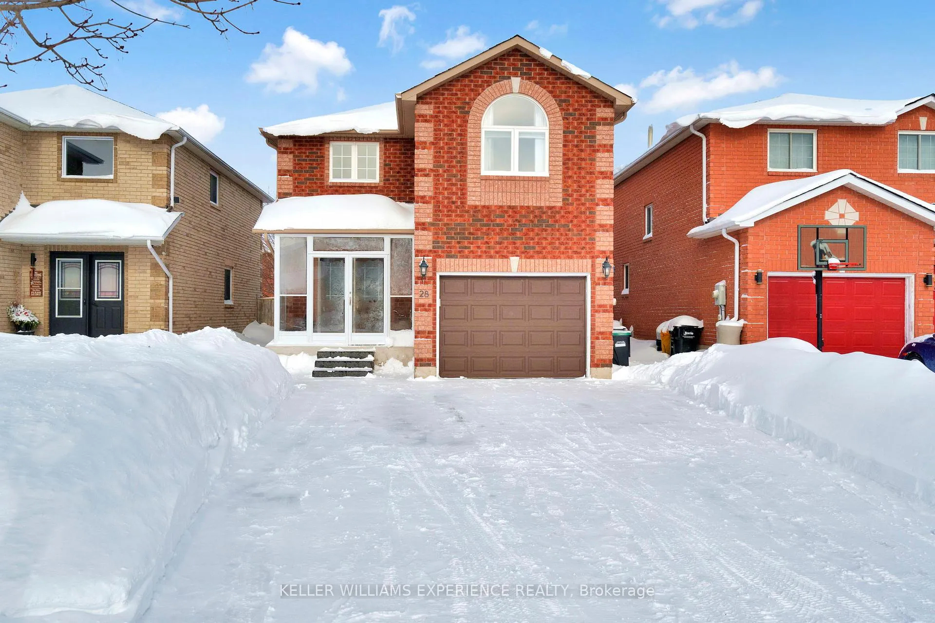 Photo 2 of 28 Coronation Parkway, Barrie, Innis-Shore — HOMEH