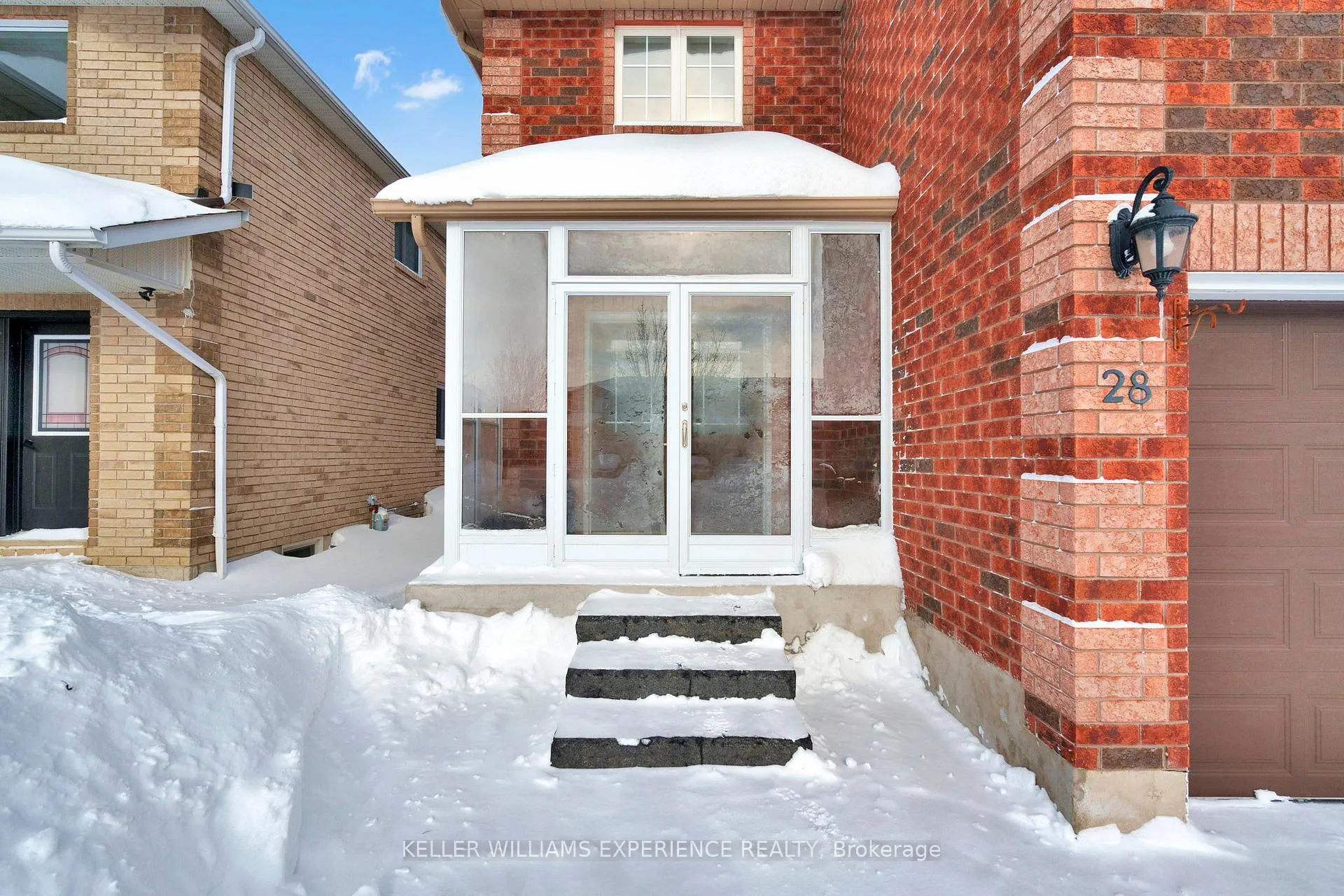 Photo 3 of 28 Coronation Parkway, Barrie, Innis-Shore — HOMEH