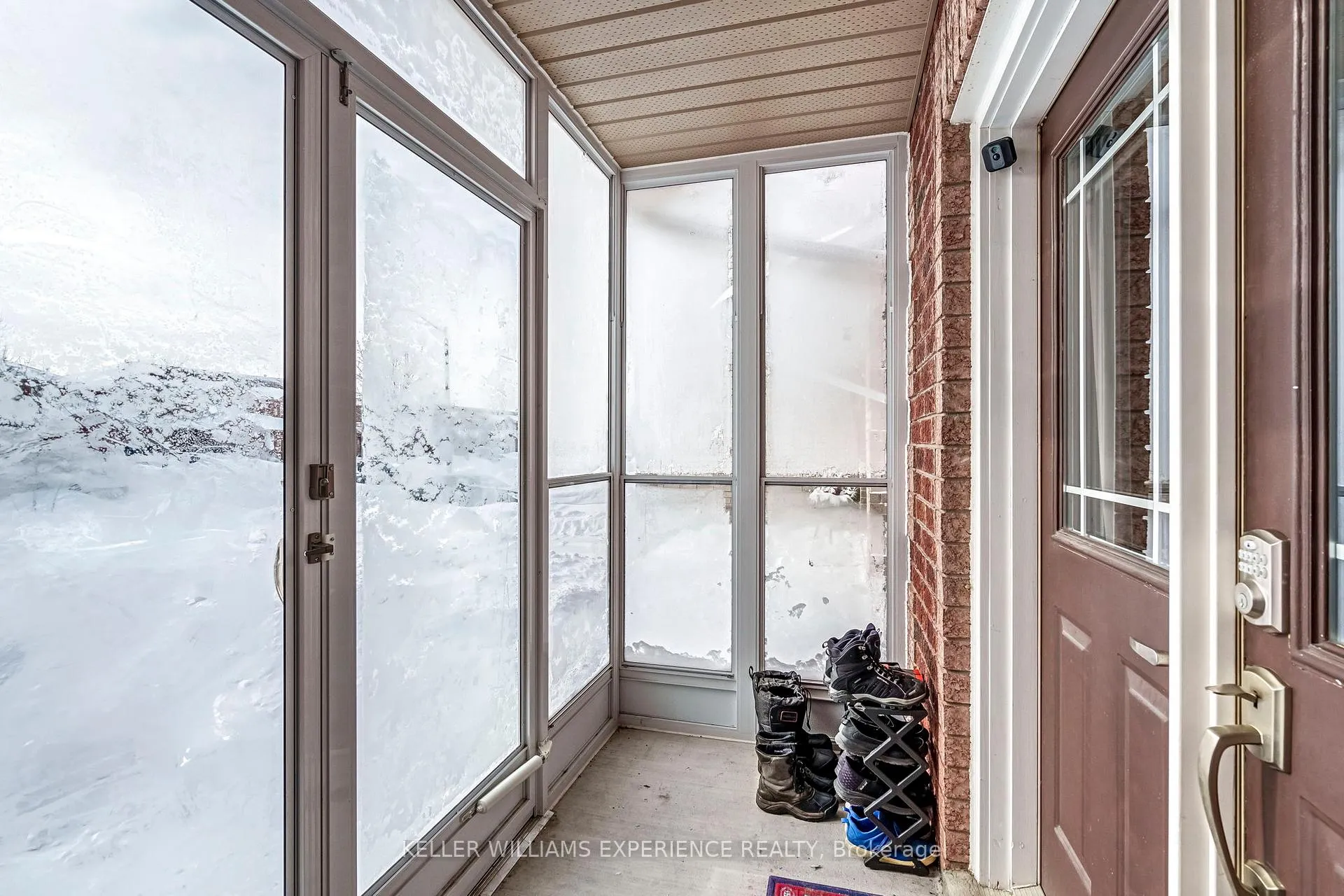 Photo 4 of 28 Coronation Parkway, Barrie, Innis-Shore — HOMEH