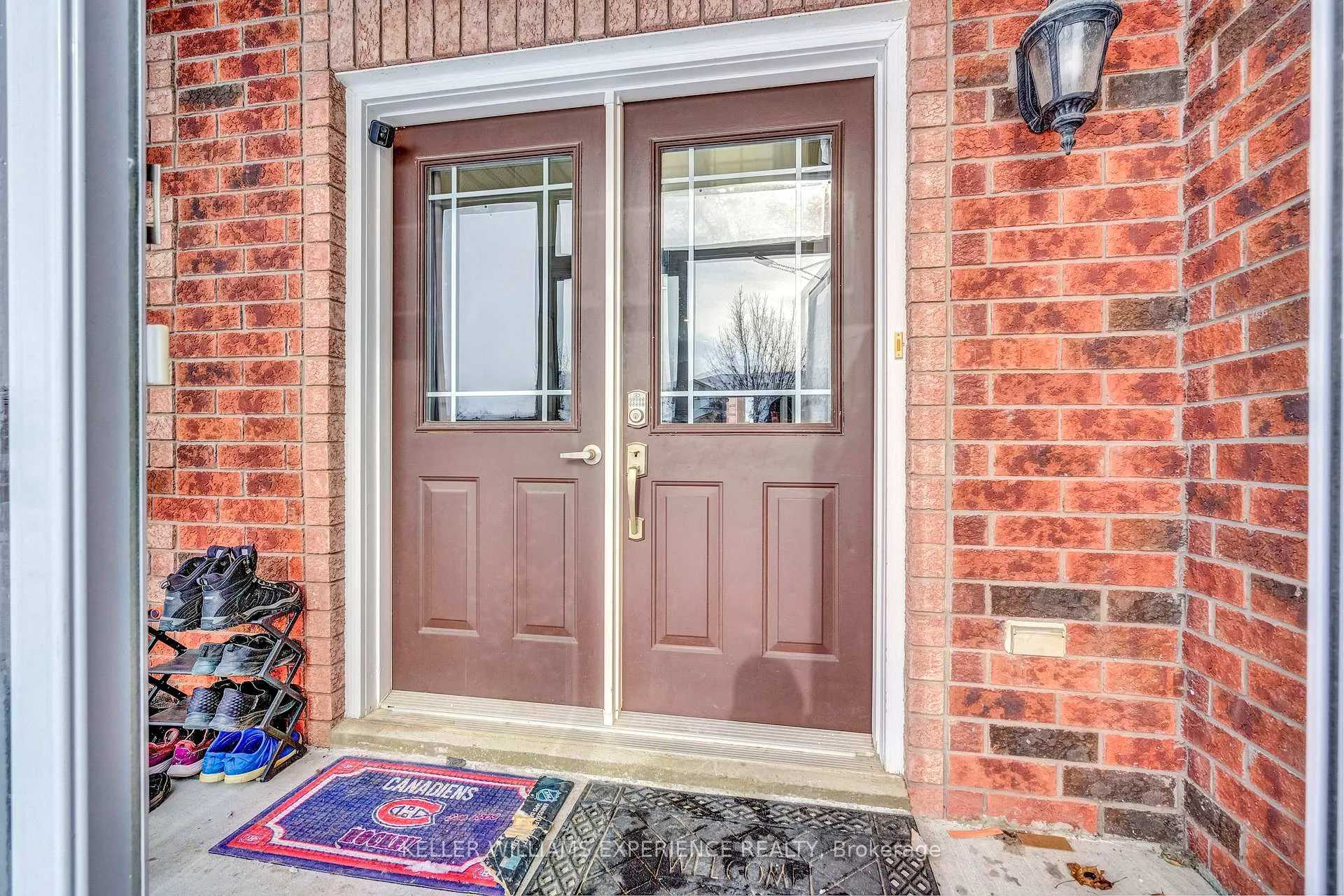 Photo 5 of 28 Coronation Parkway, Barrie, Innis-Shore — HOMEH