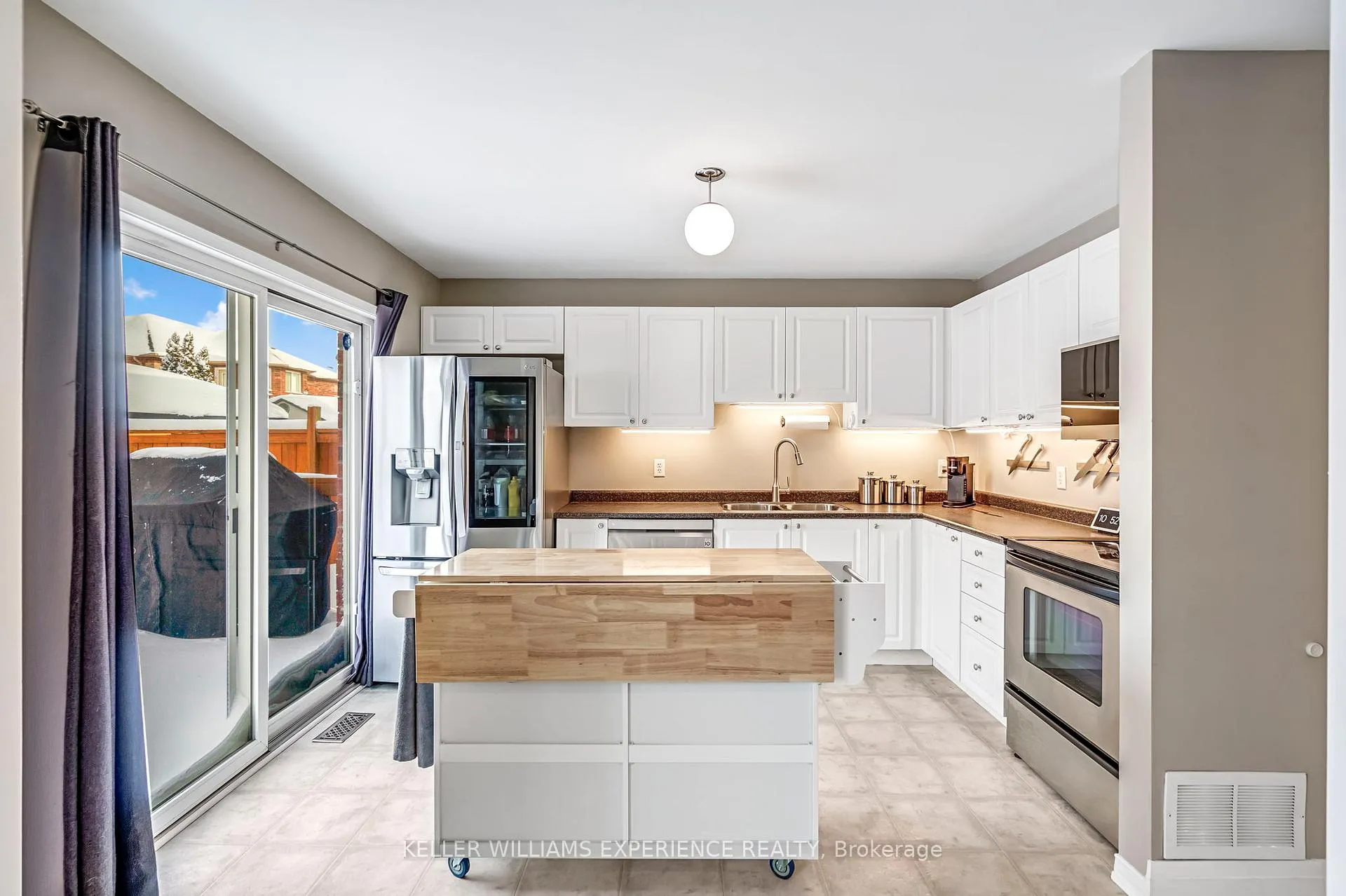 Photo 14 of 28 Coronation Parkway, Barrie, Innis-Shore — HOMEH