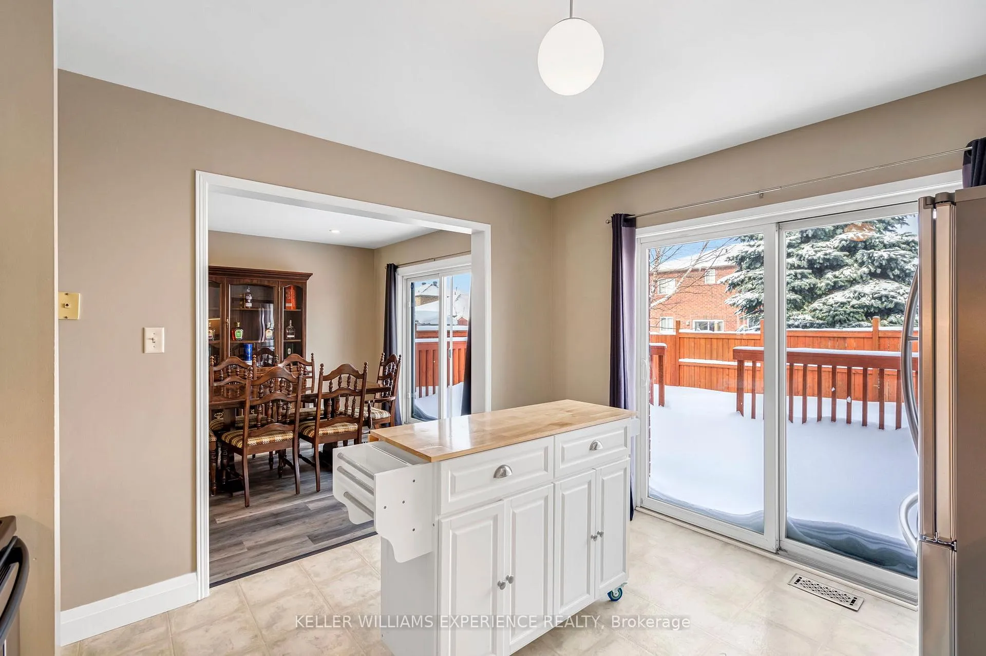 Photo 17 of 28 Coronation Parkway, Barrie, Innis-Shore — HOMEH