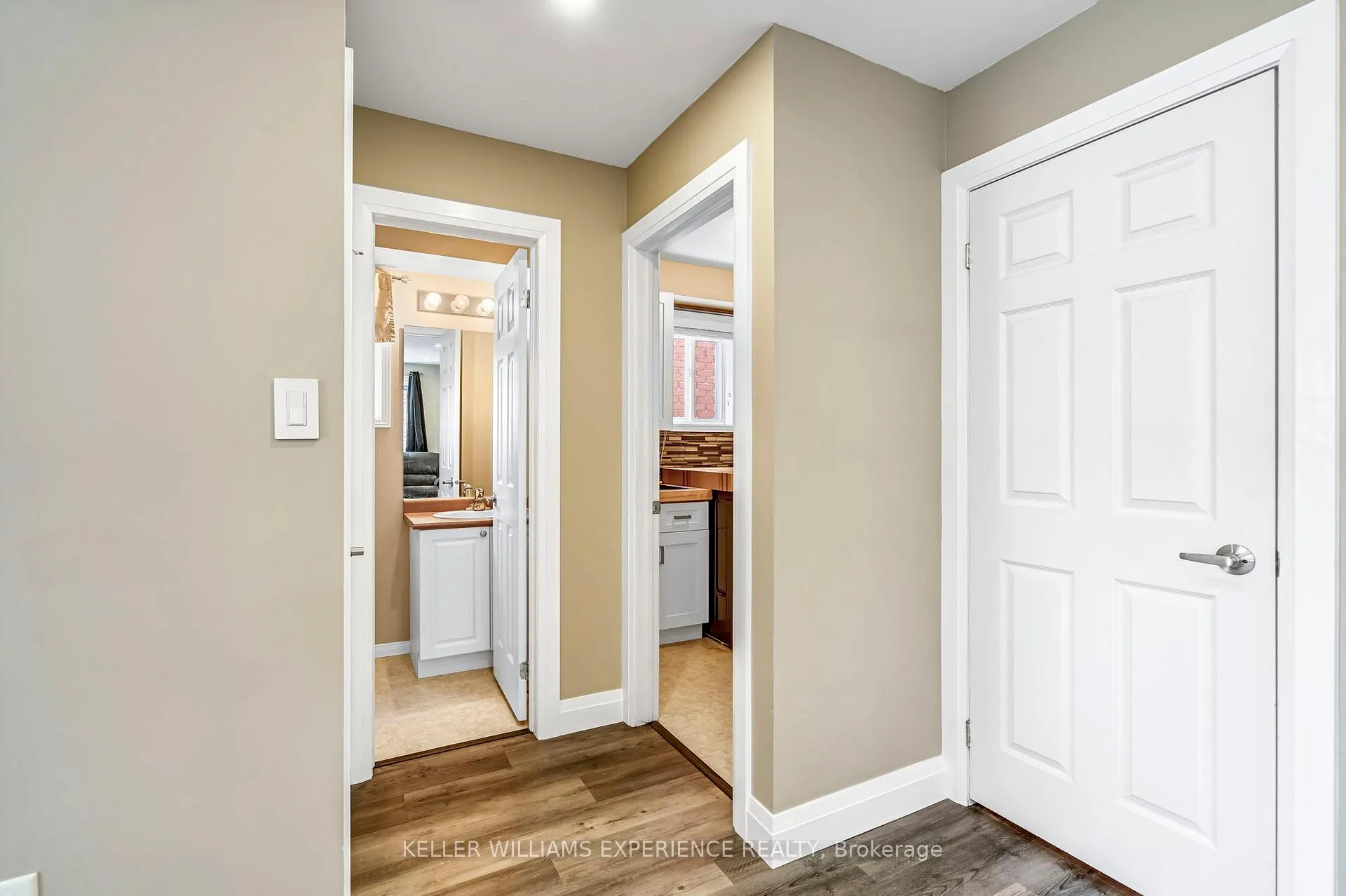 Photo 18 of 28 Coronation Parkway, Barrie, Innis-Shore — HOMEH