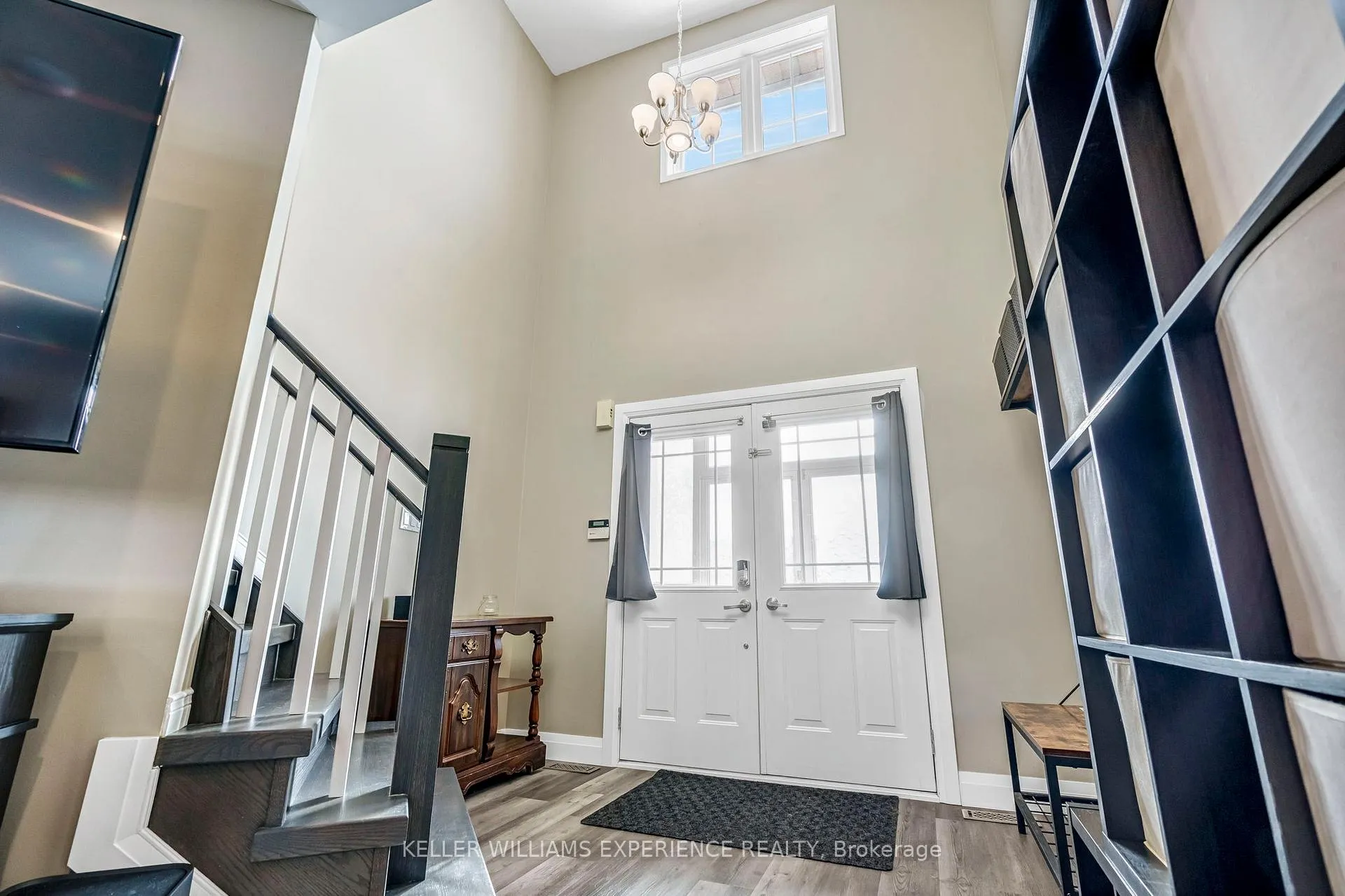 Photo 21 of 28 Coronation Parkway, Barrie, Innis-Shore — HOMEH