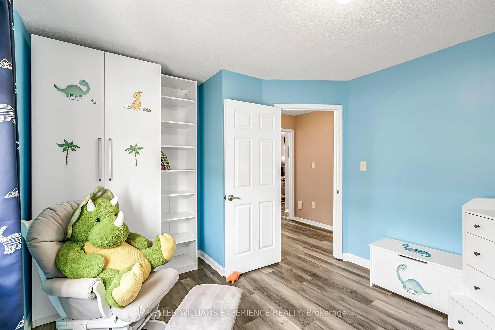 Photo 24 of 28 Coronation Parkway, Barrie, Innis-Shore — HOMEH
