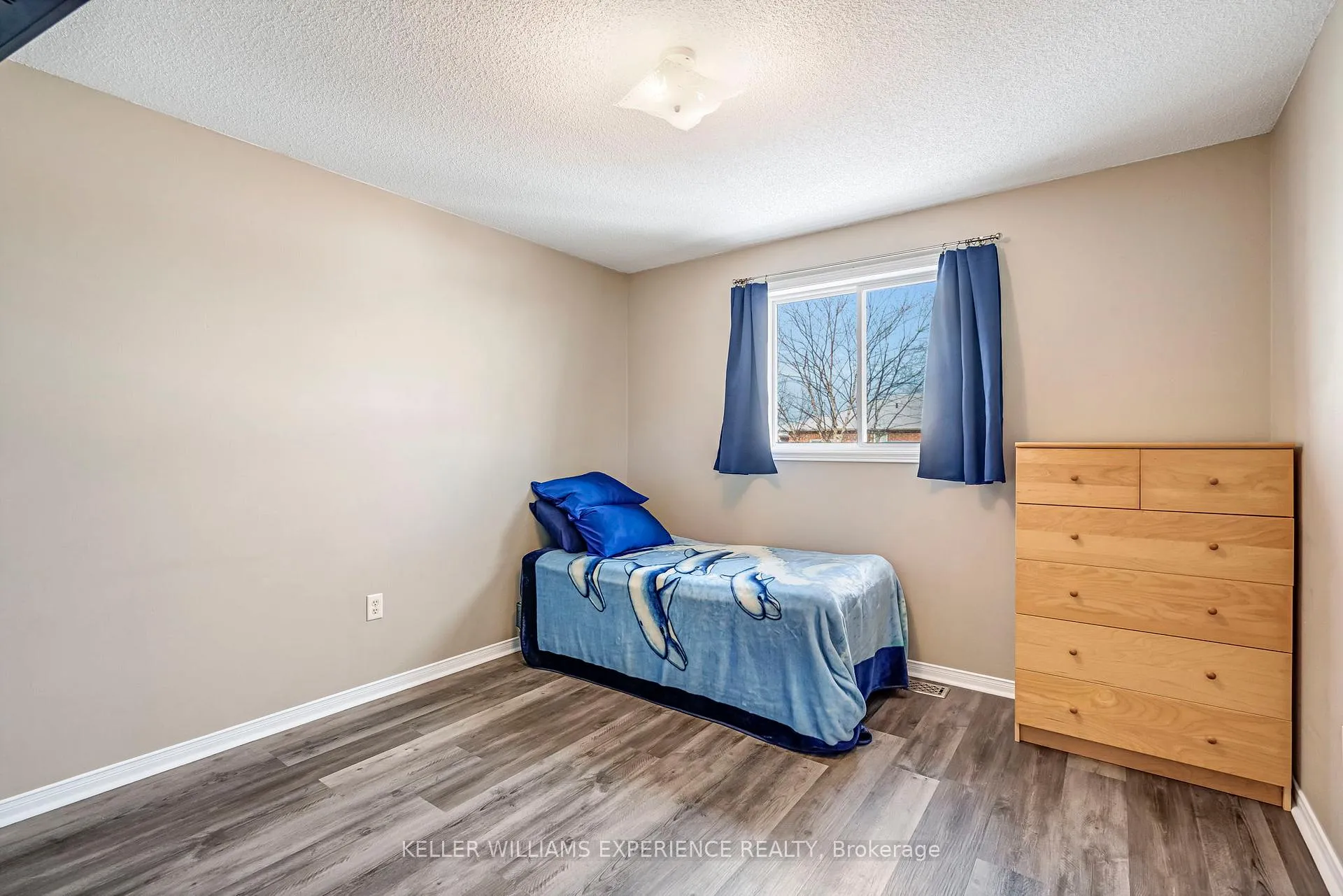 Photo 25 of 28 Coronation Parkway, Barrie, Innis-Shore — HOMEH
