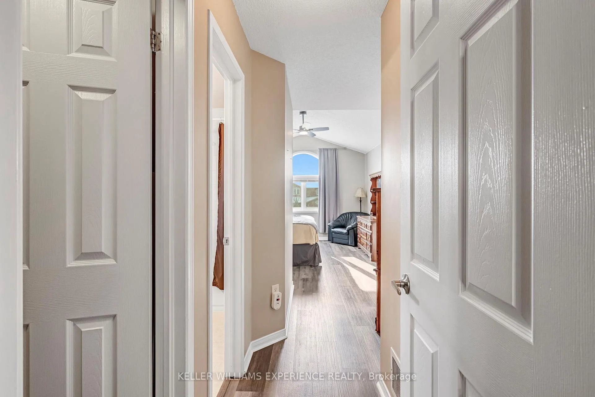 Photo 30 of 28 Coronation Parkway, Barrie, Innis-Shore — HOMEH