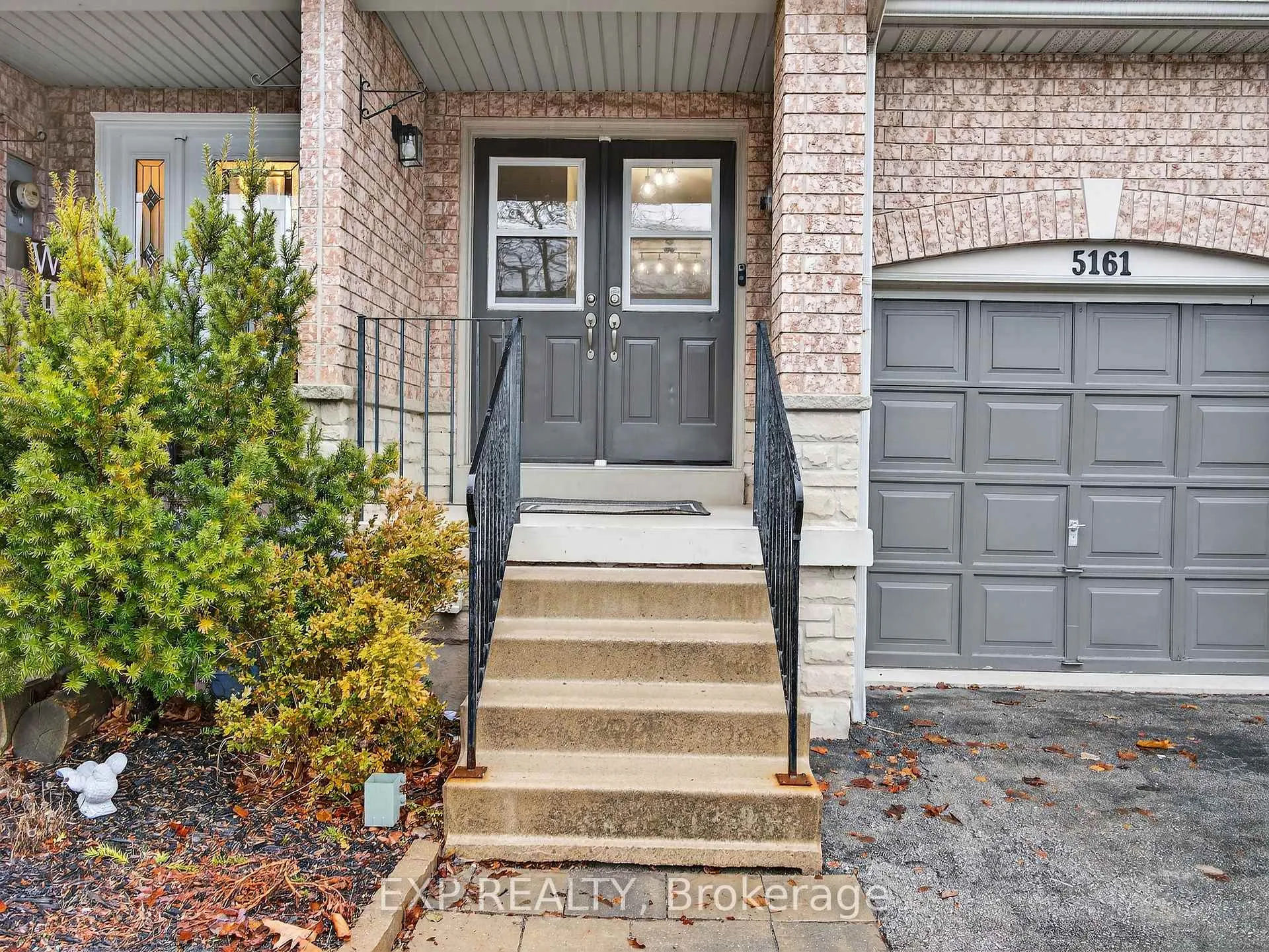 Photo 2 of 5161 Falconcrest Drive, Burlington, Uptown — HOMEH