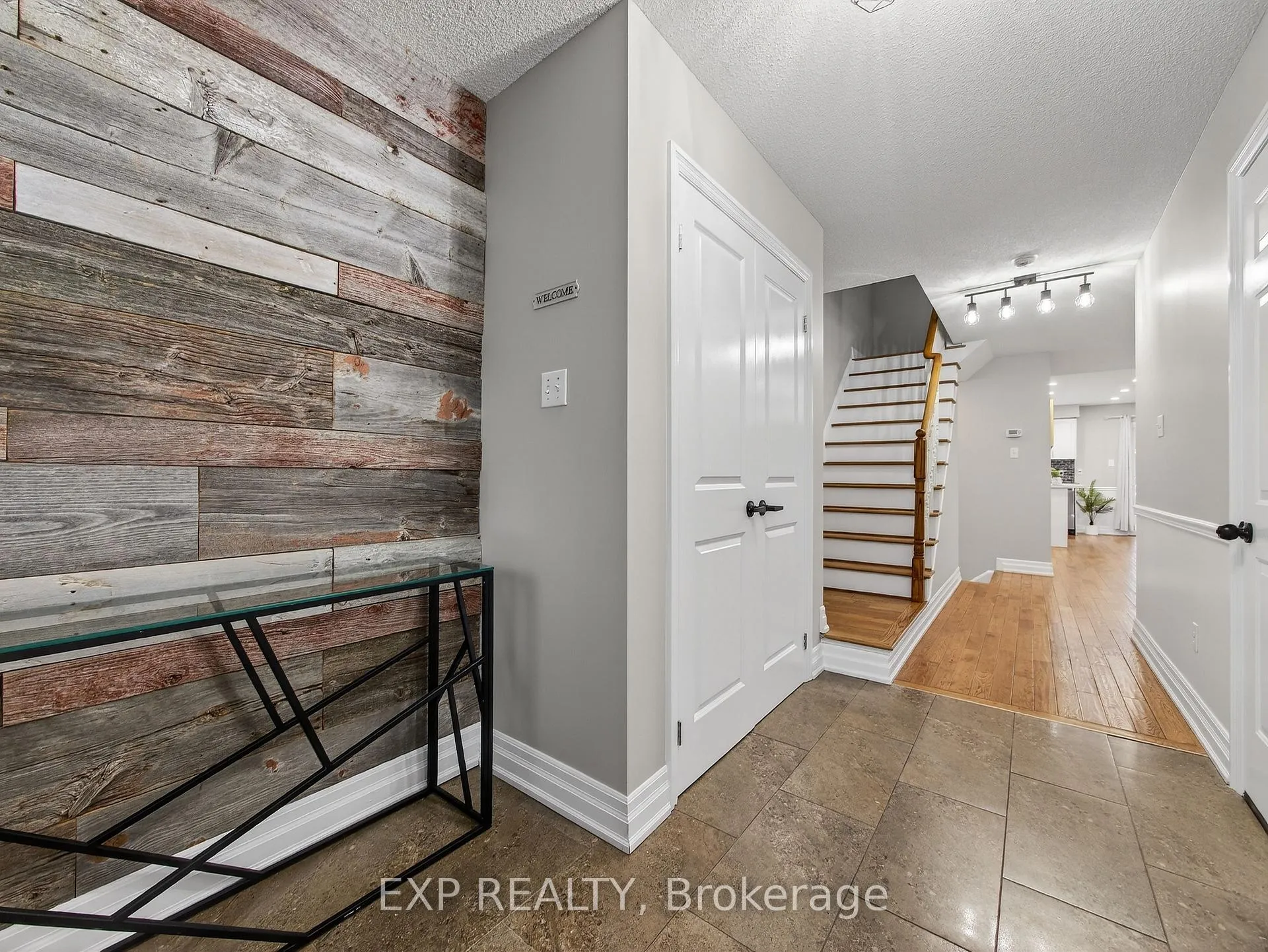 Photo 4 of 5161 Falconcrest Drive, Burlington, Uptown — HOMEH