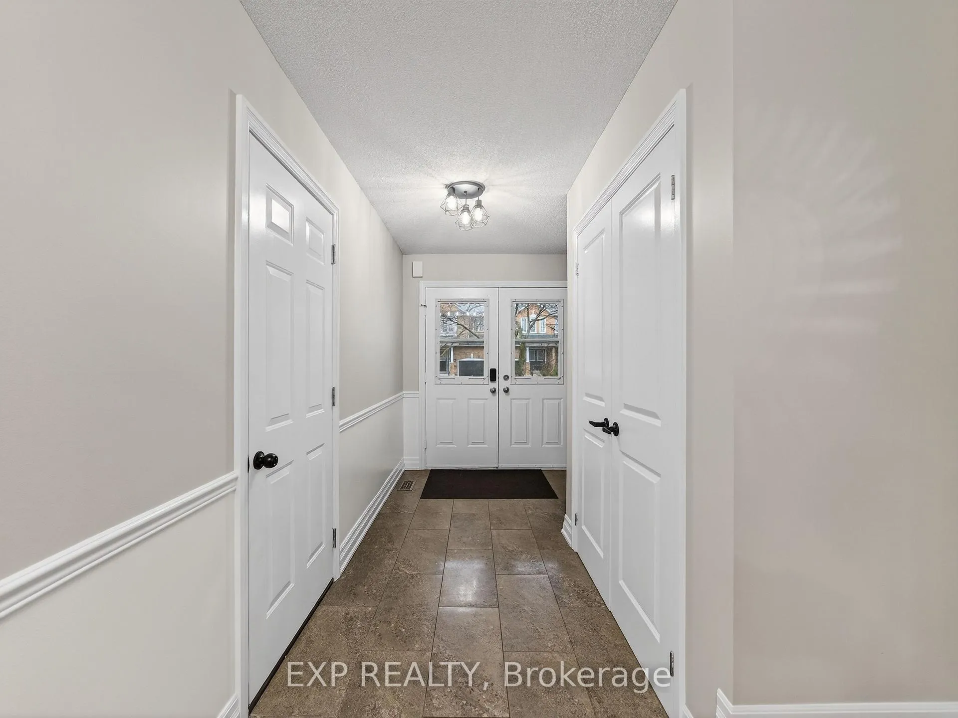 Photo 5 of 5161 Falconcrest Drive, Burlington, Uptown — HOMEH