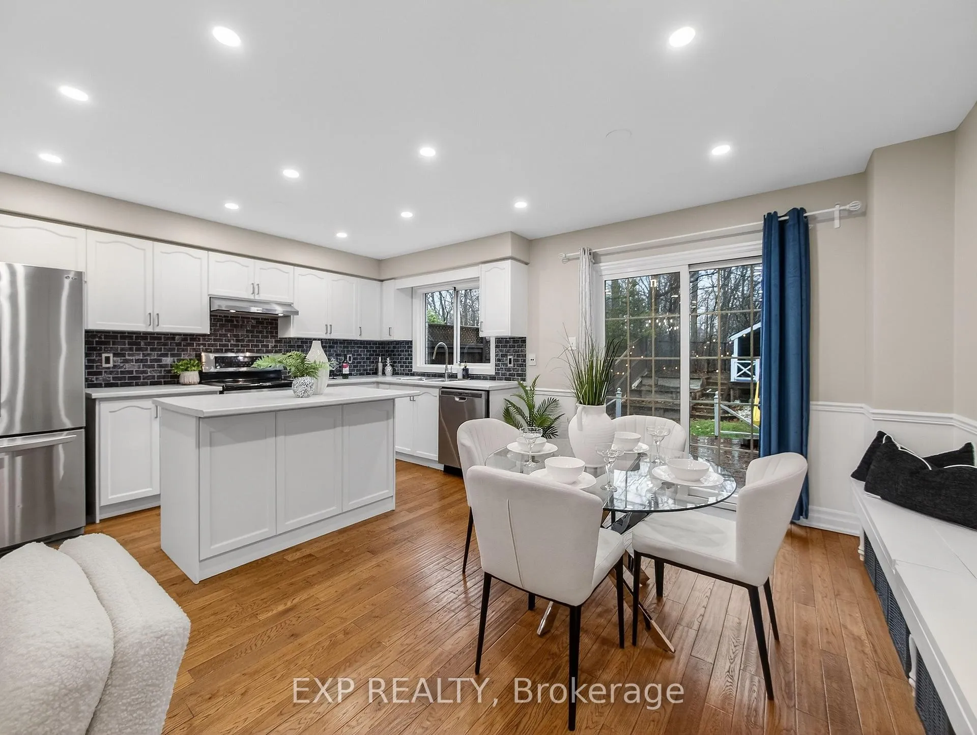 Photo 7 of 5161 Falconcrest Drive, Burlington, Uptown — HOMEH