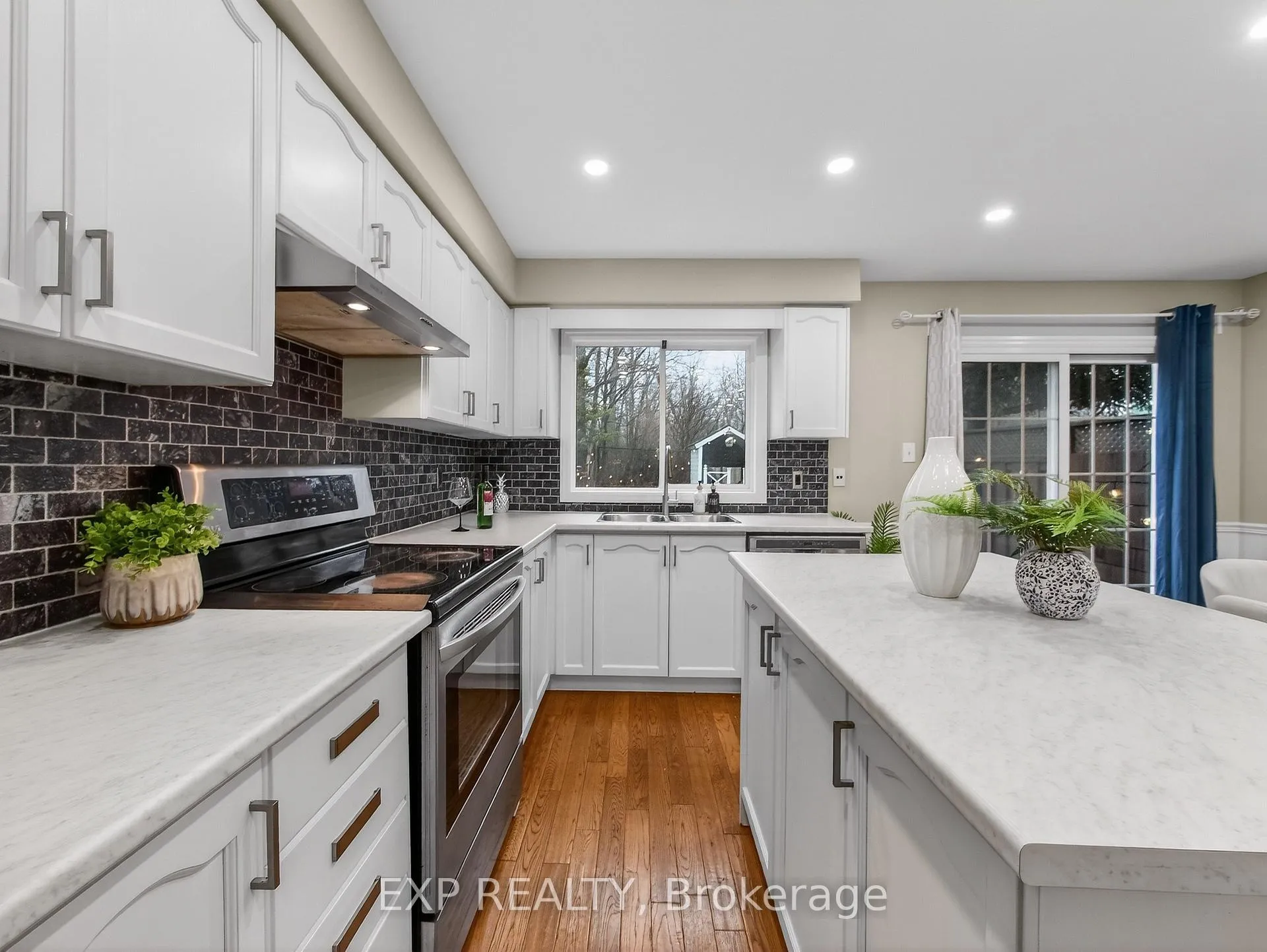 Photo 8 of 5161 Falconcrest Drive, Burlington, Uptown — HOMEH
