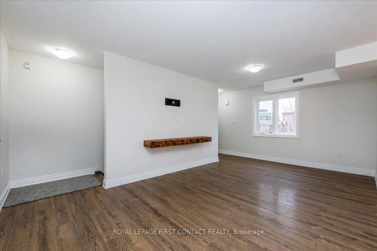 Photo 3 of Unit 4, 35 Madelaine Drive, Barrie, Painswick South — HOMEH