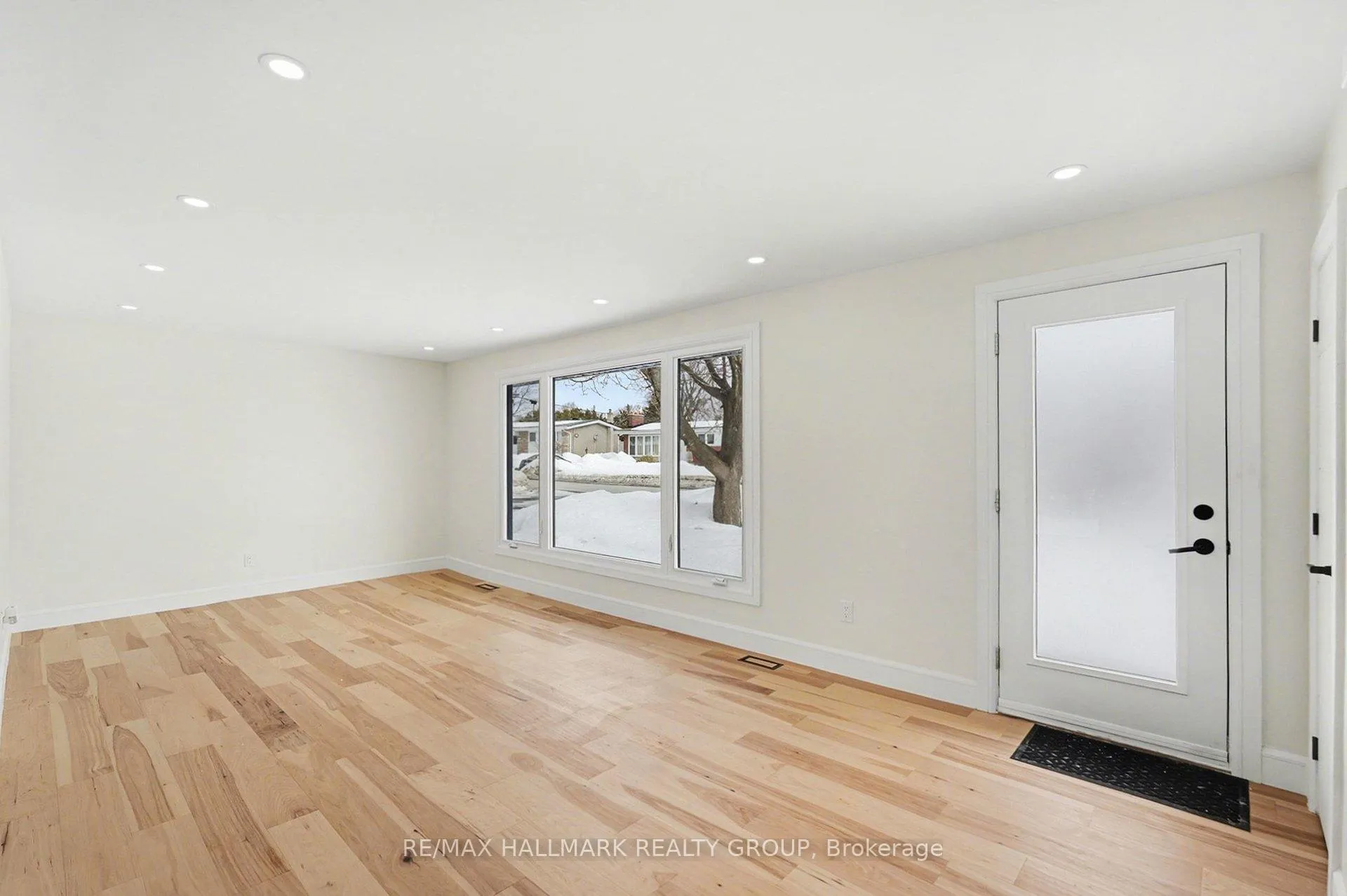 Photo 2 of Unit 1, 52 Glenridge Road, Ottawa, Meadowlands/Crestview — HOMEH