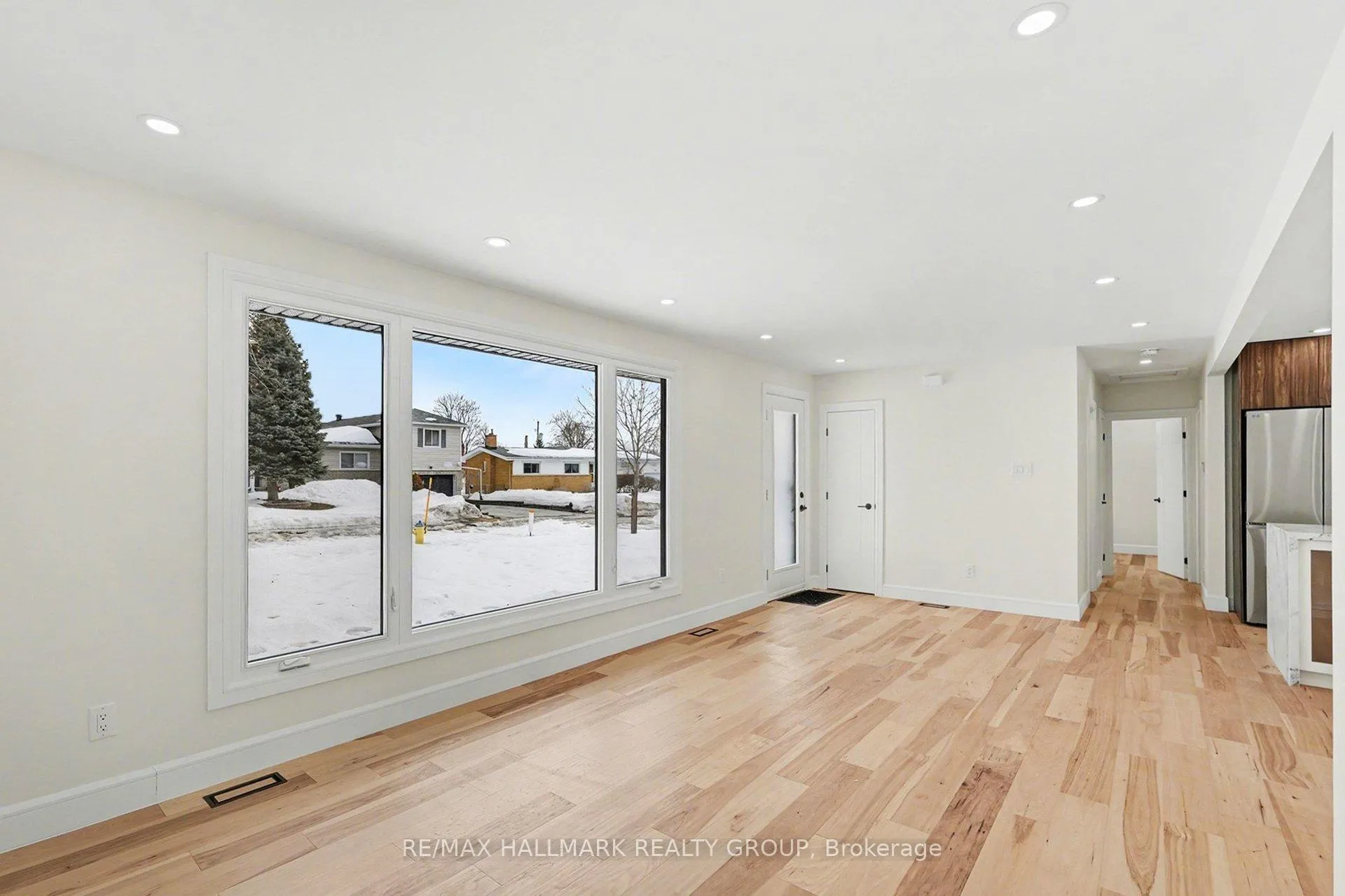 Photo 3 of Unit 1, 52 Glenridge Road, Ottawa, Meadowlands/Crestview — HOMEH