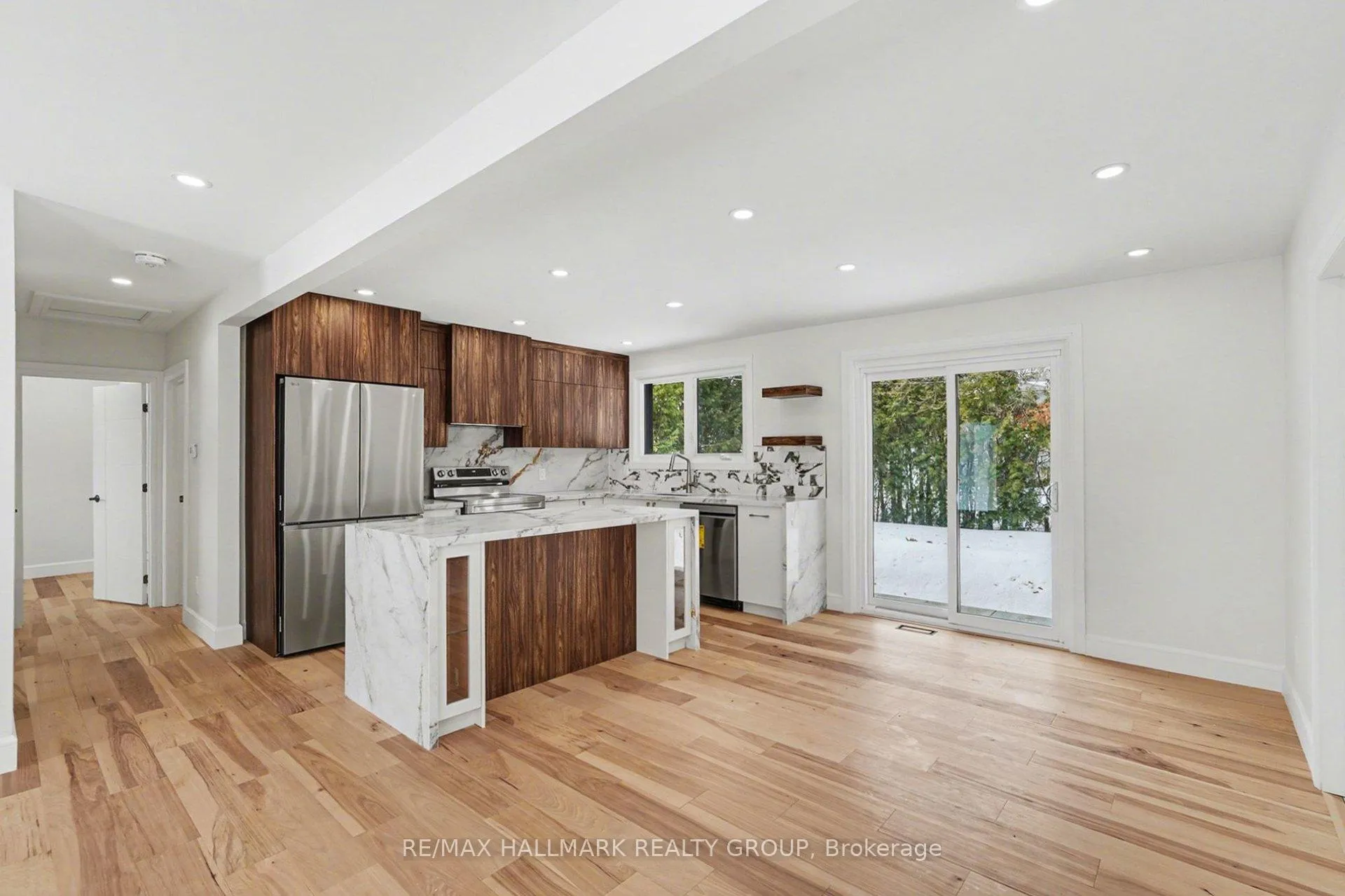 Photo 4 of Unit 1, 52 Glenridge Road, Ottawa, Meadowlands/Crestview — HOMEH