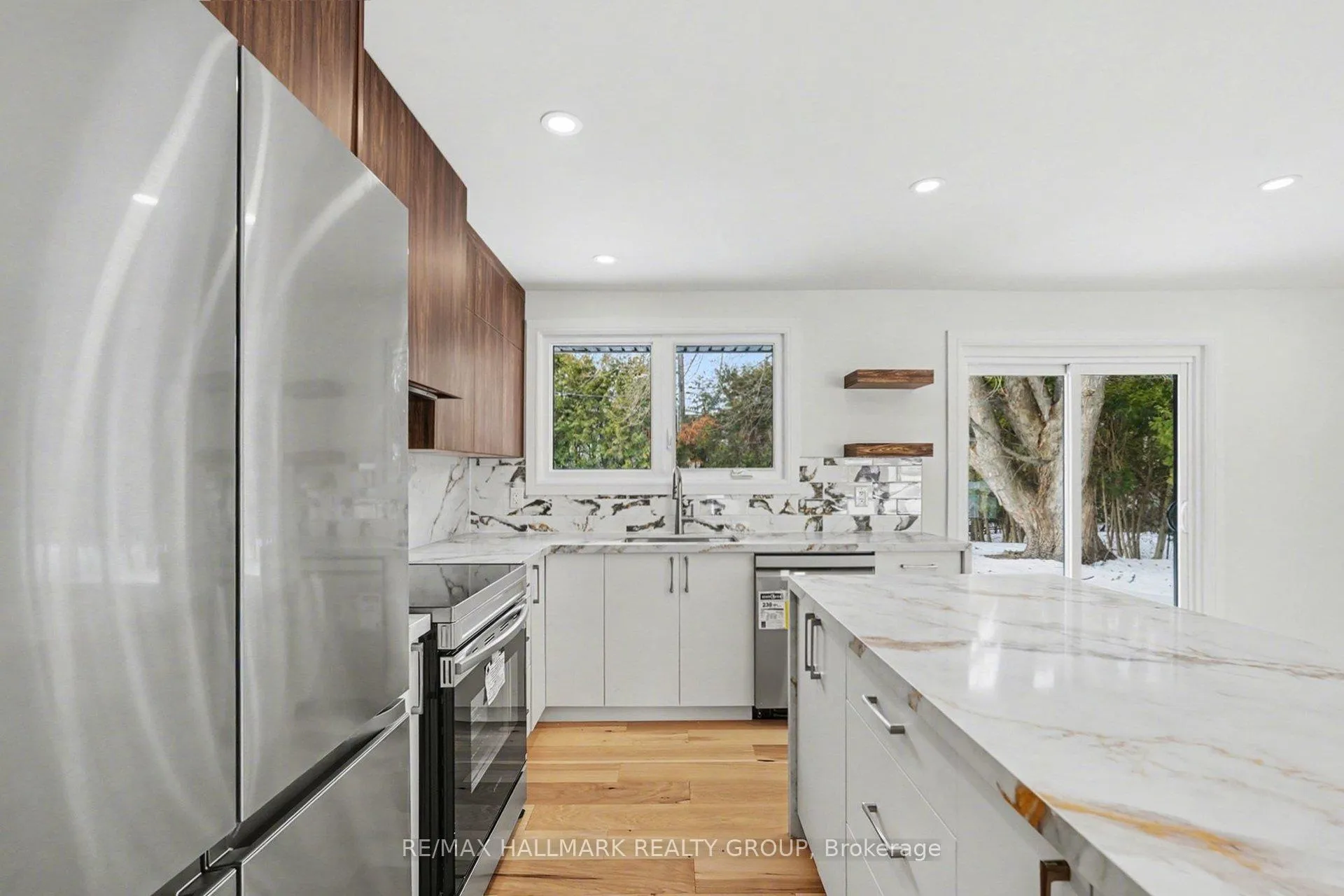 Photo 5 of Unit 1, 52 Glenridge Road, Ottawa, Meadowlands/Crestview — HOMEH